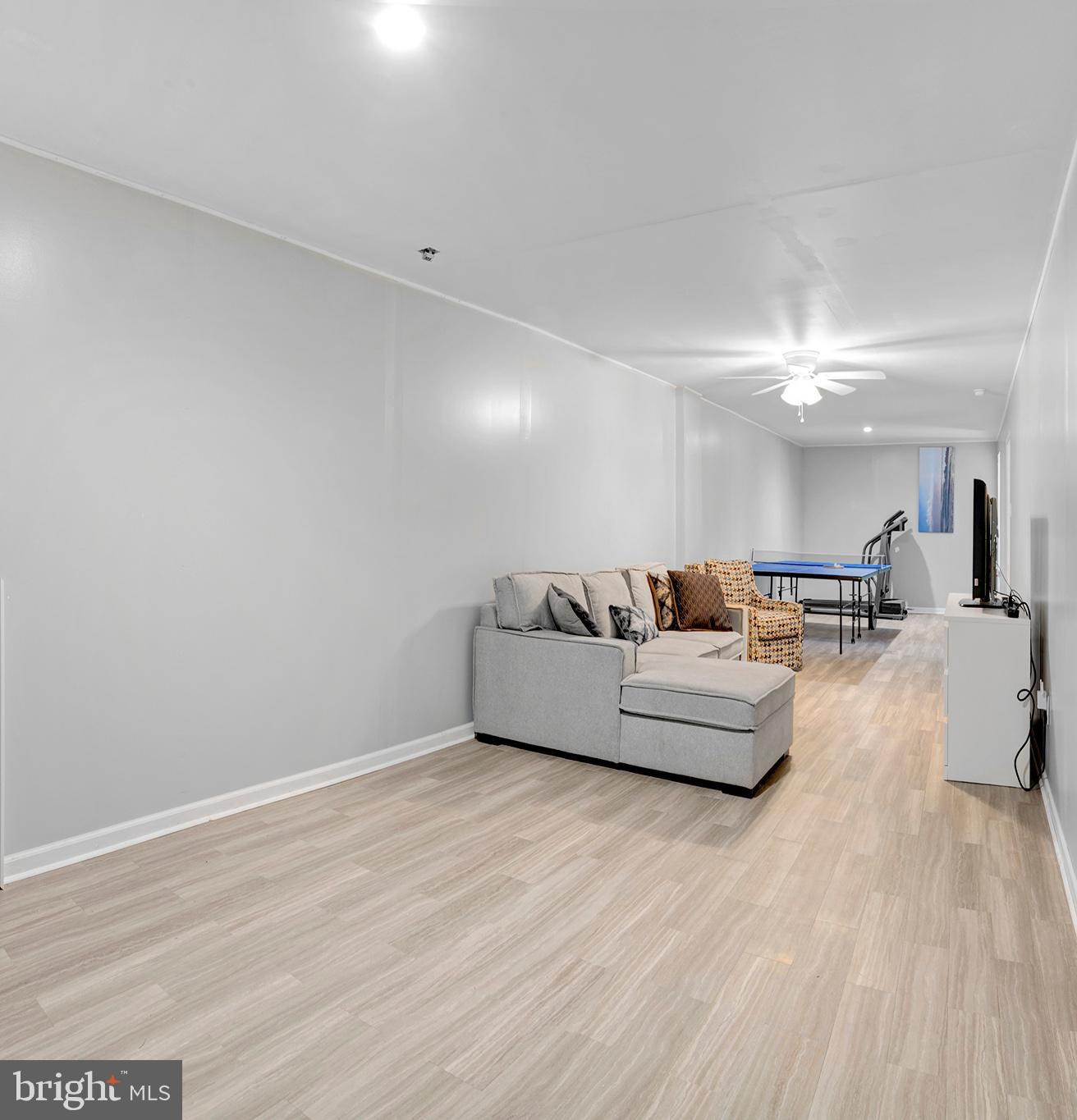 PRESIDENTIAL LAKES - Residential