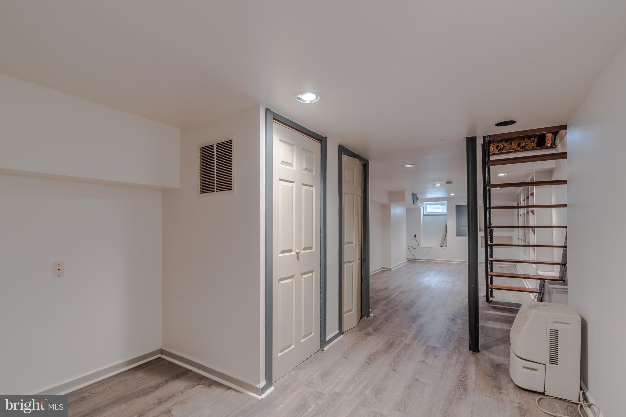 WASHINGTON VILLAGE - Residential