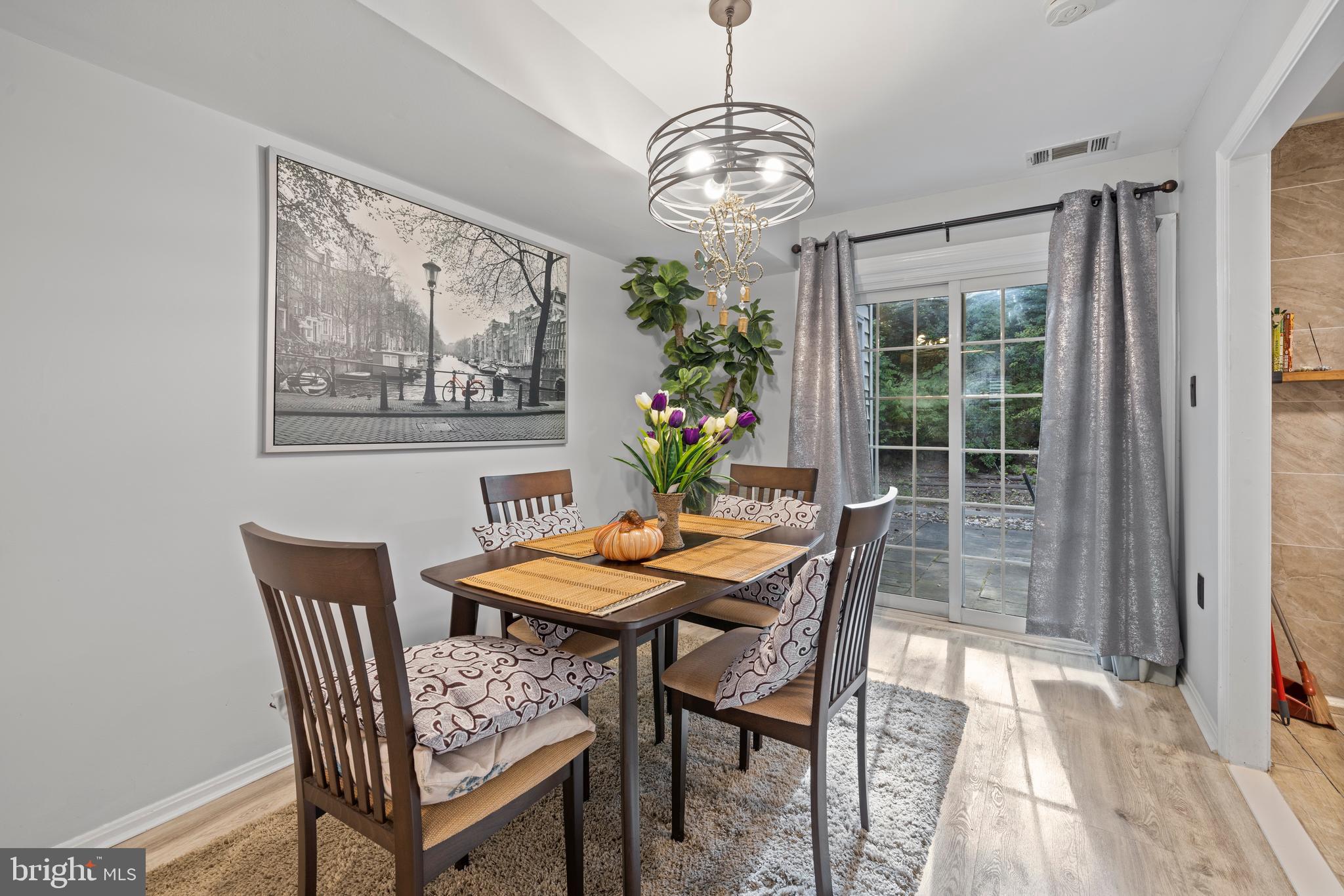 REGENT SQUARE - Residential