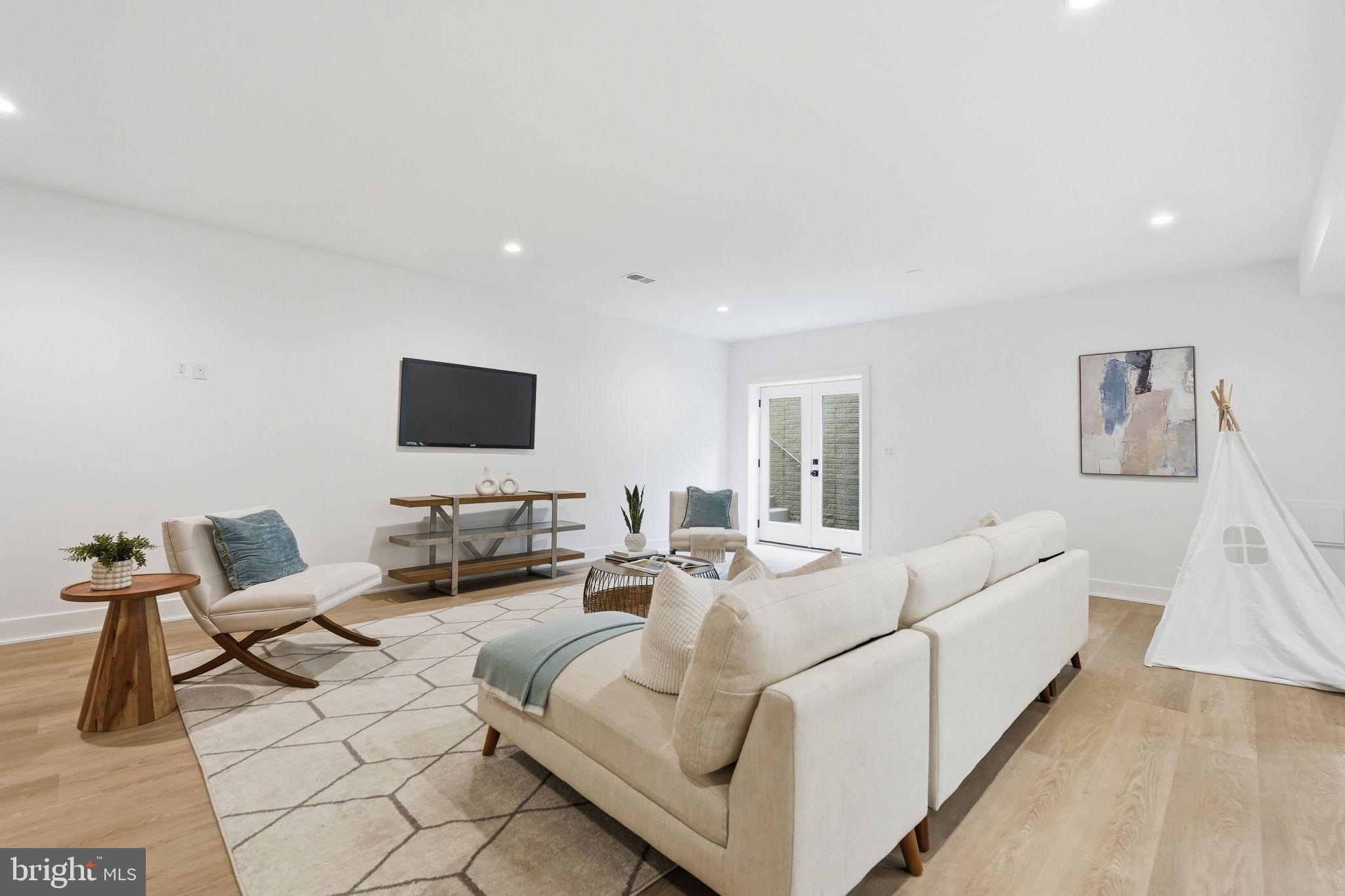 POPLAR HEIGHTS - Residential