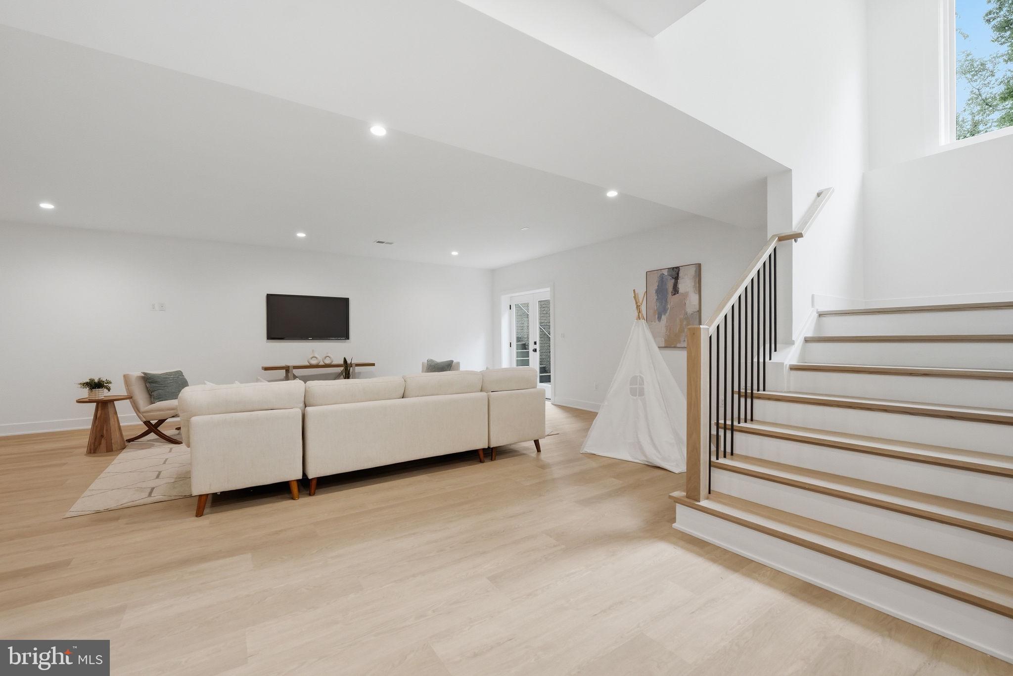 POPLAR HEIGHTS - Residential