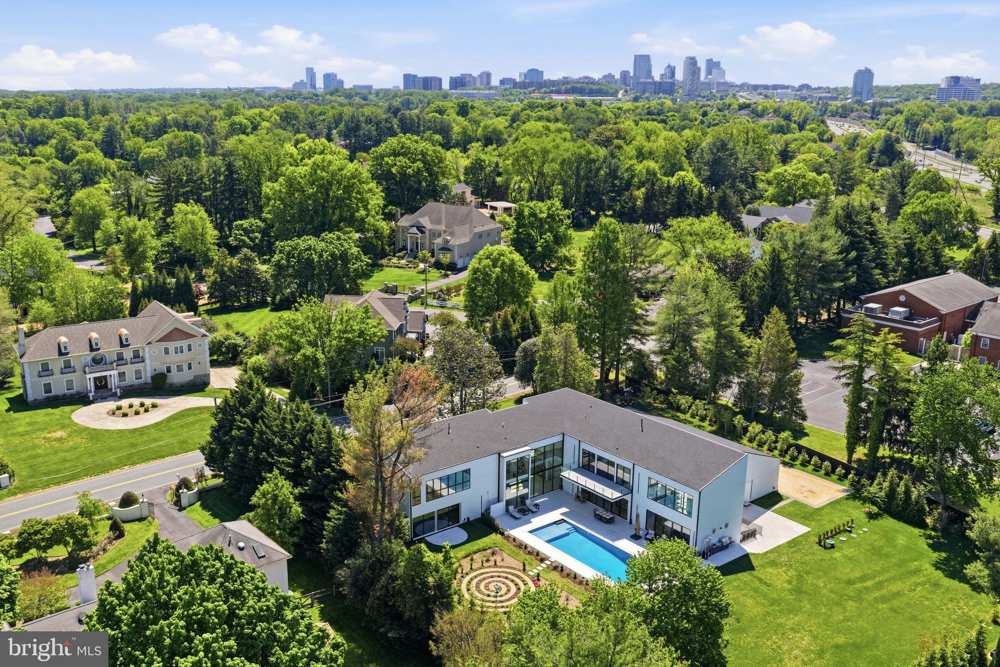 WOODSIDE ESTATES - Residential