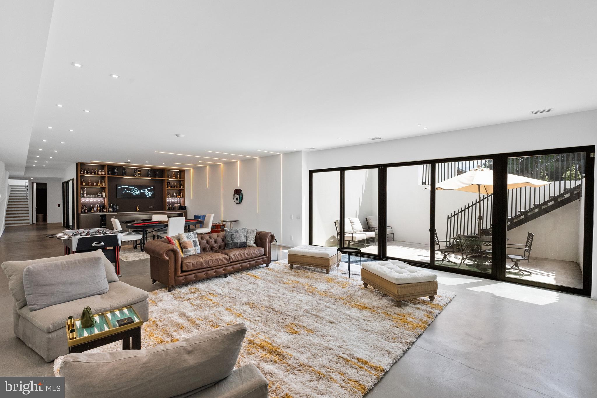 WOODSIDE ESTATES - Residential