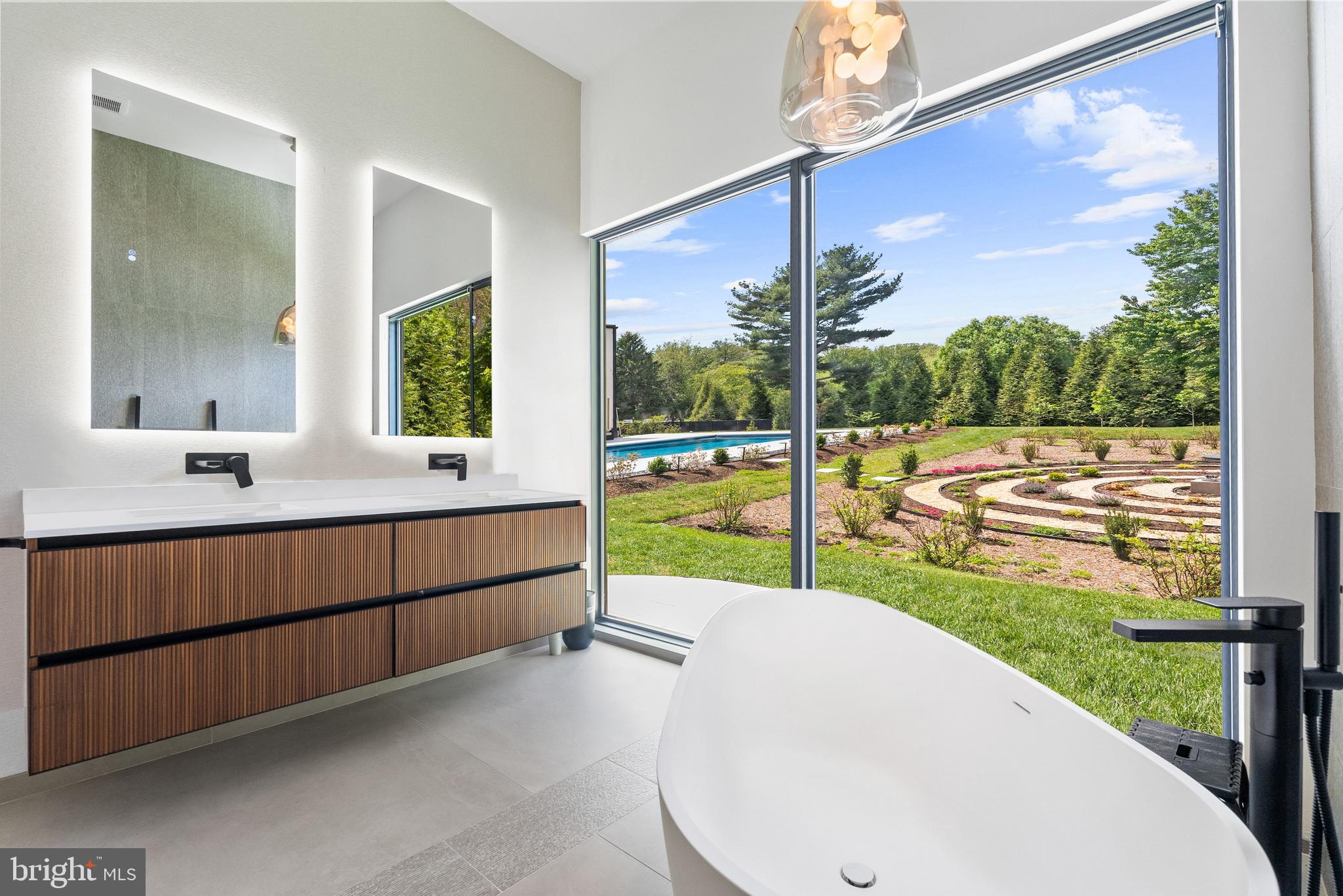 WOODSIDE ESTATES - Residential
