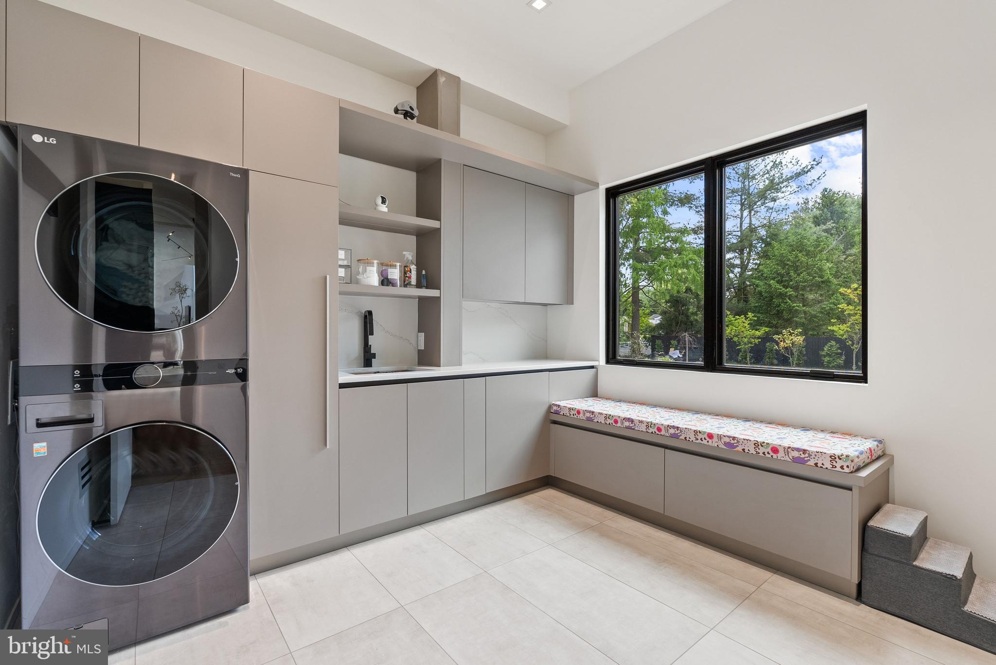WOODSIDE ESTATES - Residential