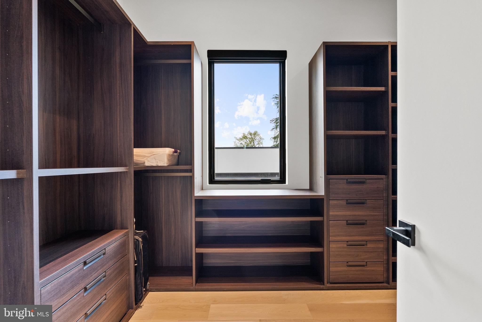 WOODSIDE ESTATES - Residential