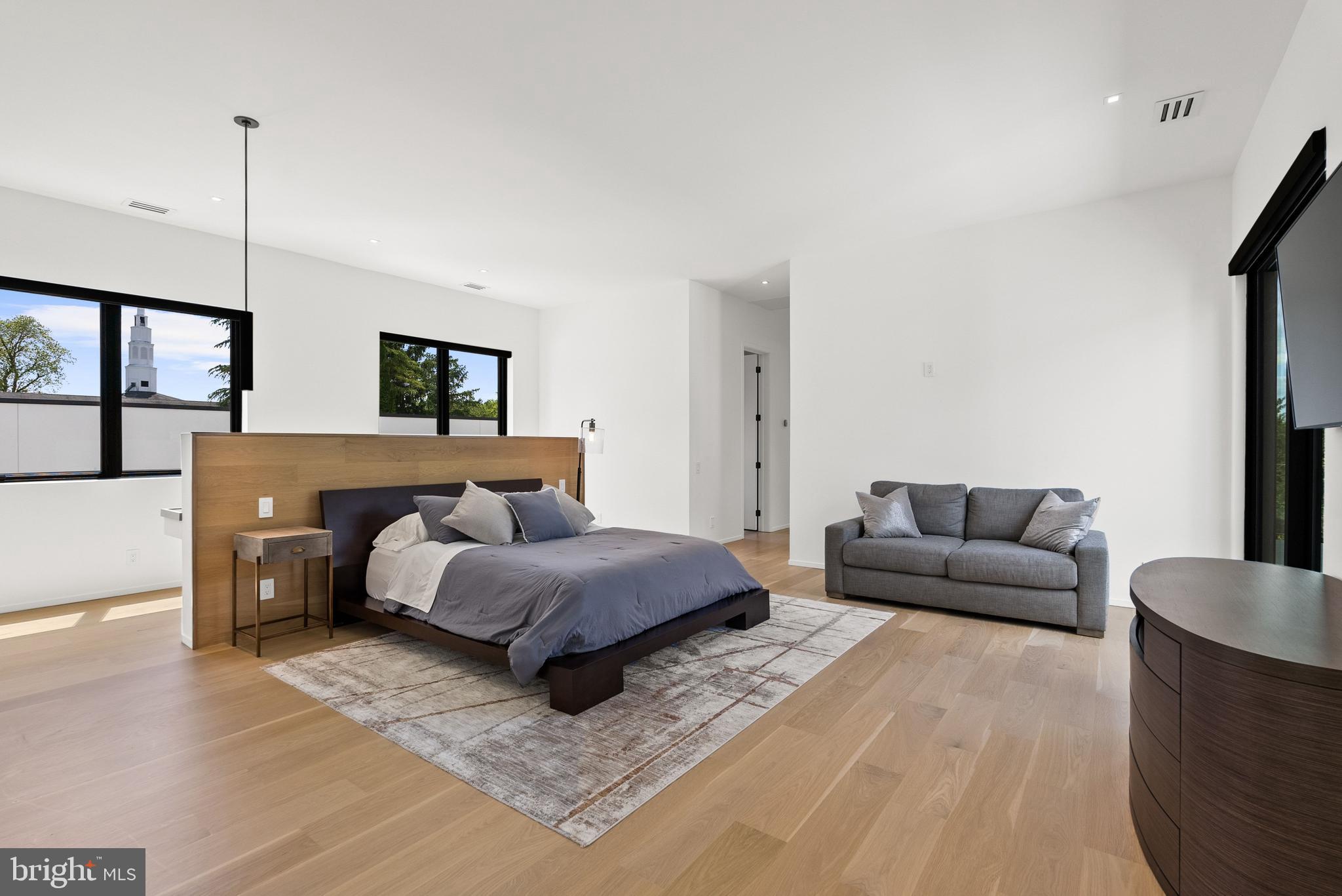 WOODSIDE ESTATES - Residential