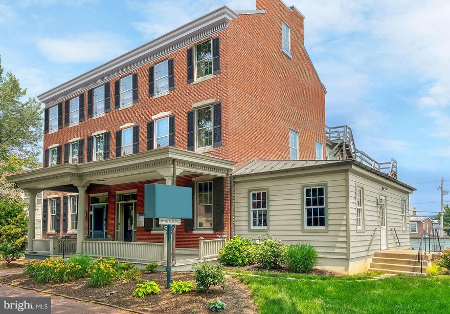Downtown West Chester Professional
Office Suite
• (2) Private Offices
• Abundant Natural Light
• Freshly Updated
• On-Site Parking Space Available
• Walking Distance to Chester County
Courthouse and 100+ Restaurants/Retailers
• Access to Shared Conference Rooms &
Kitchenette