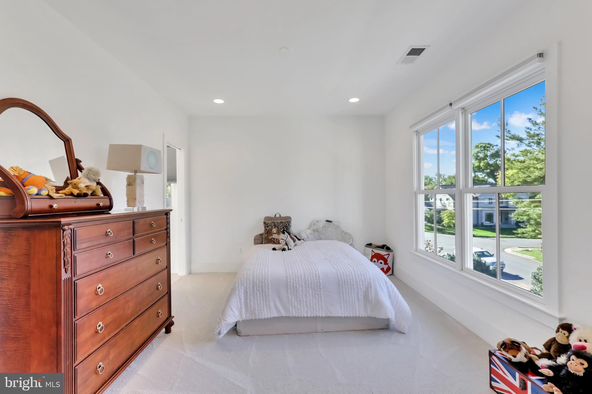 VIENNA WOODS - Residential