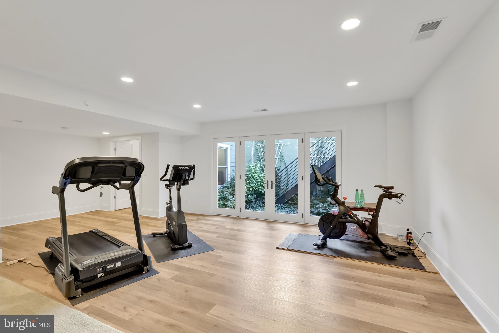 VIENNA WOODS - Residential