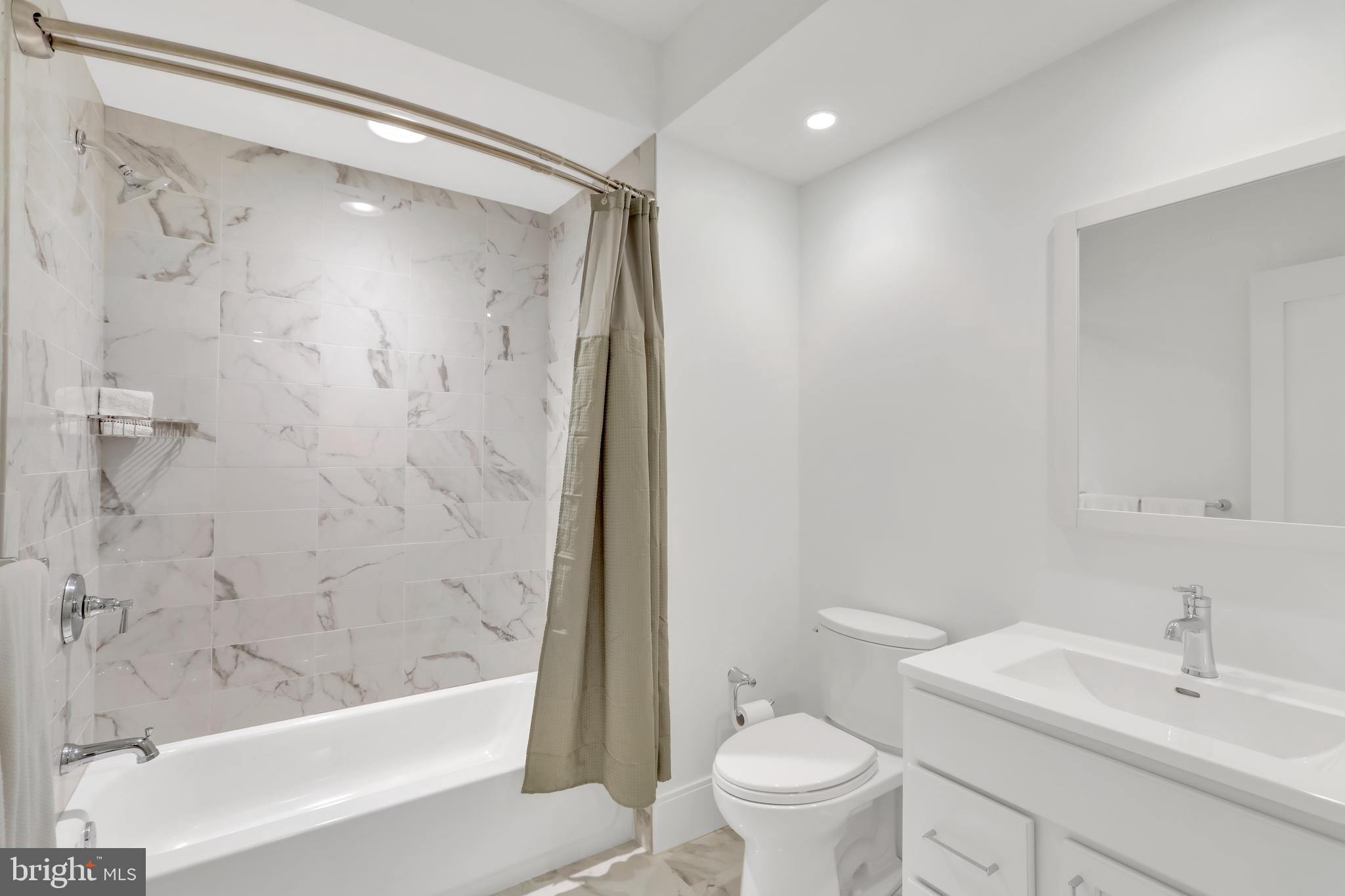 VIENNA WOODS - Residential