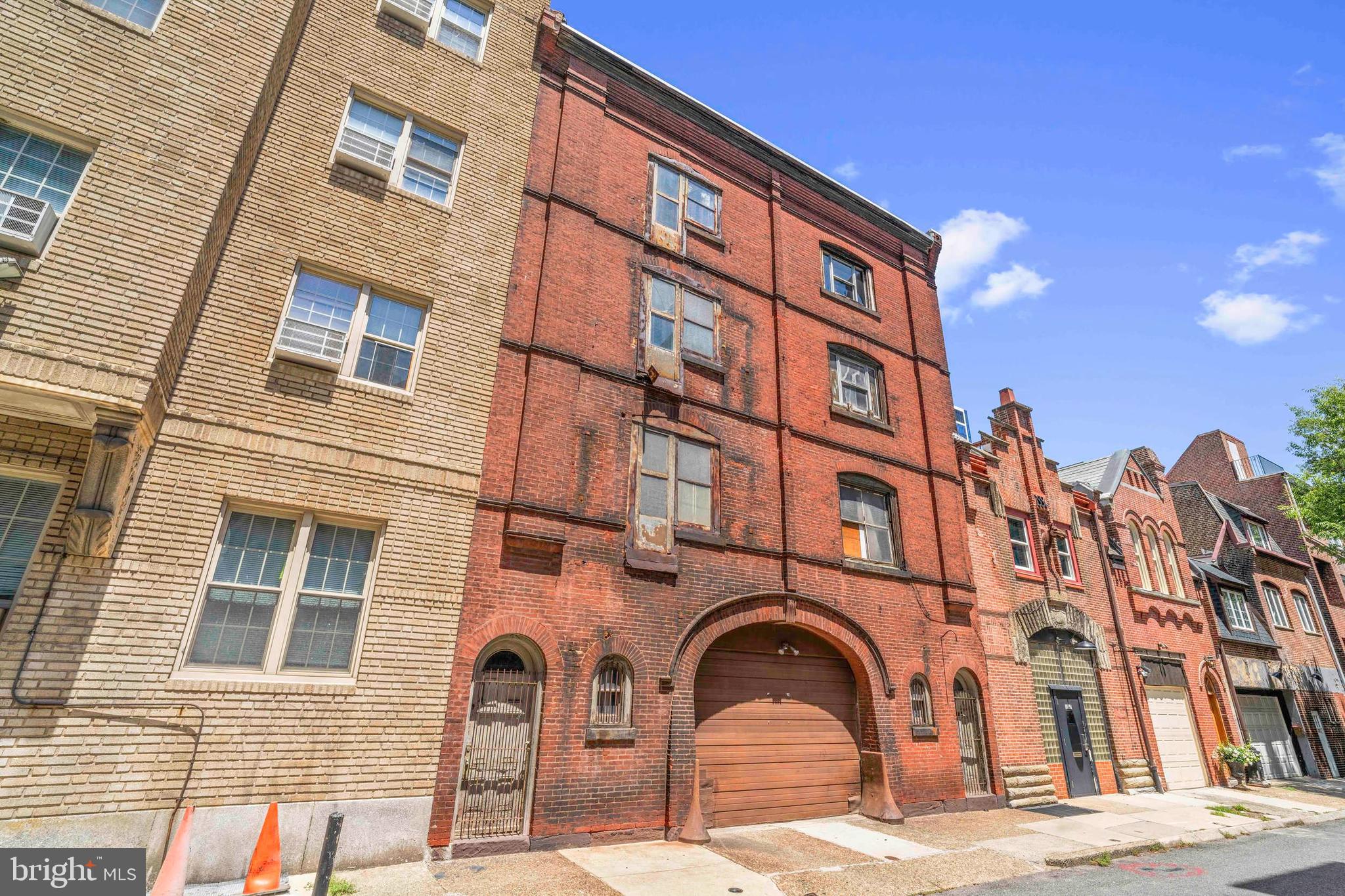 CENTER CITY - Commercial Sale