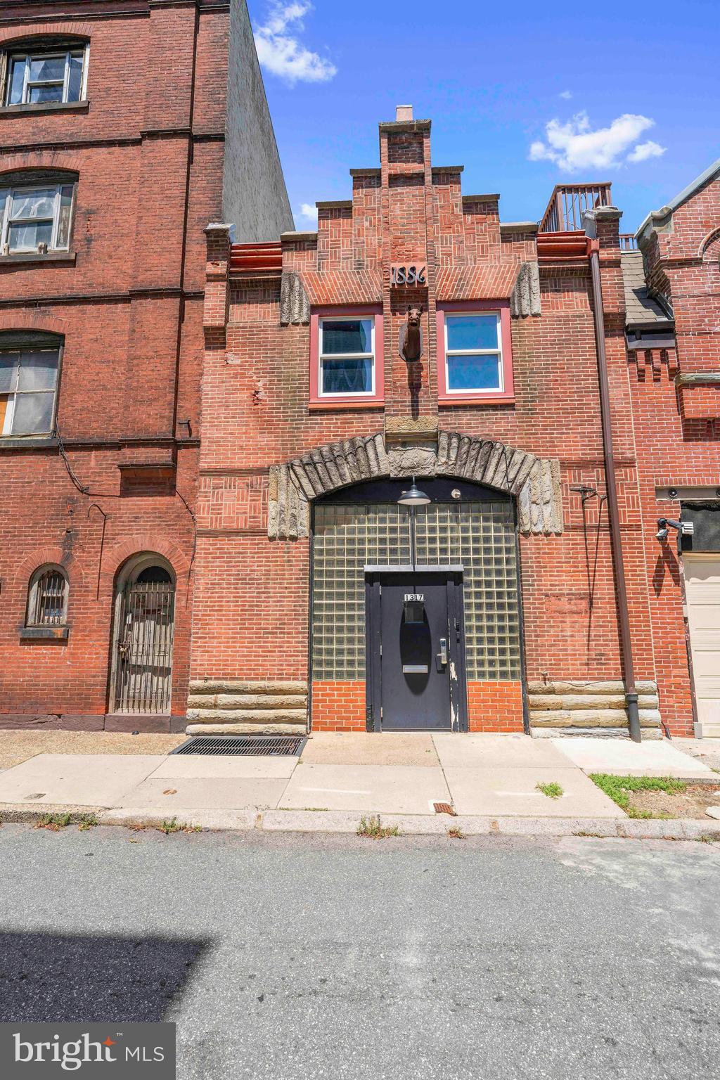 CENTER CITY - Commercial Sale