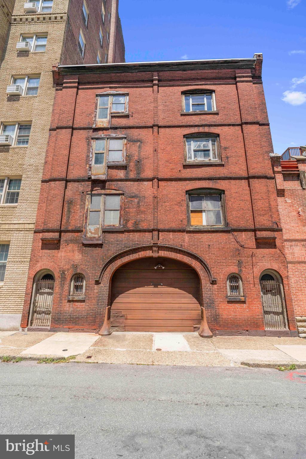 CENTER CITY - Commercial Sale