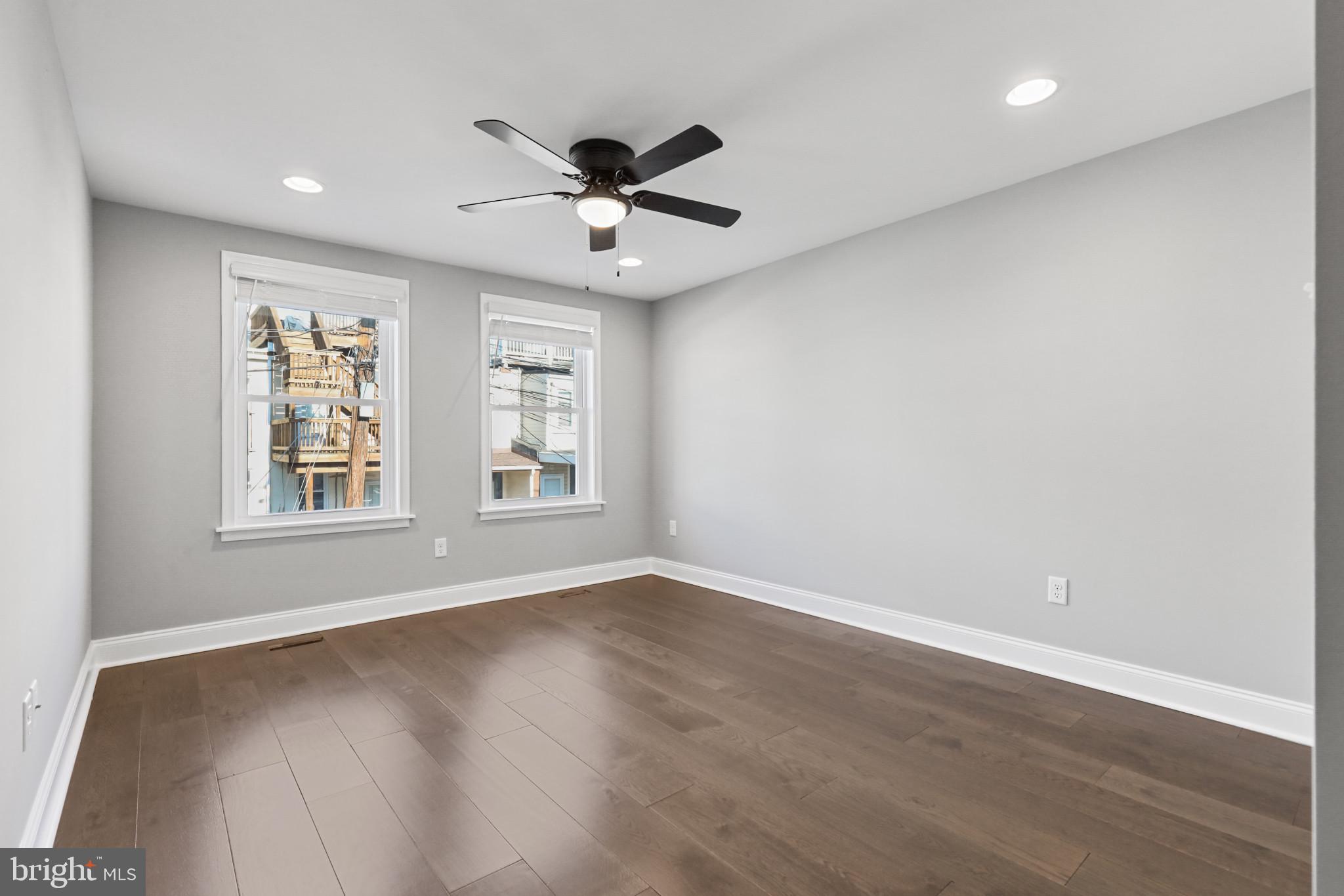 LOCUST POINT - Residential