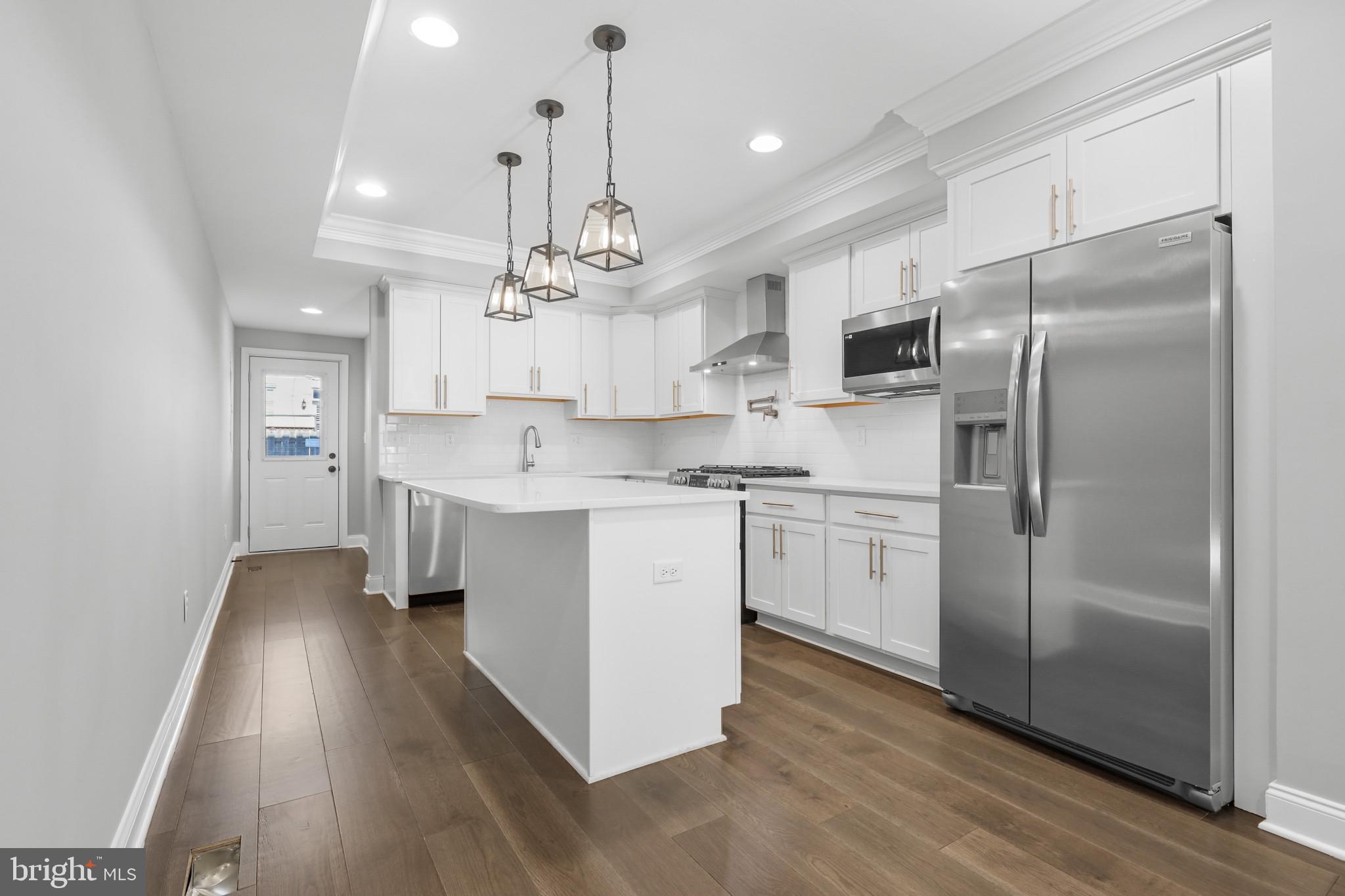 LOCUST POINT - Residential