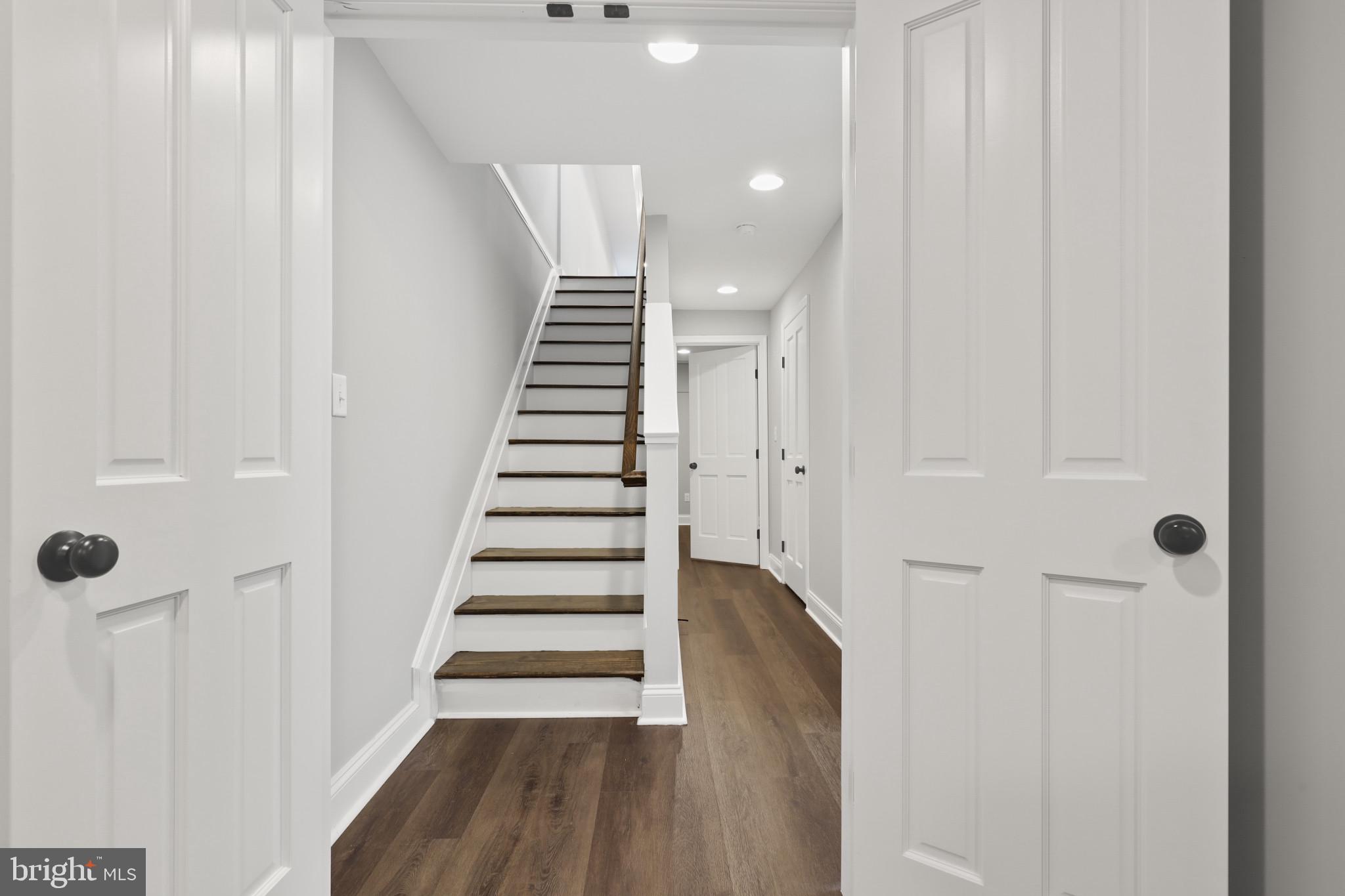 LOCUST POINT - Residential