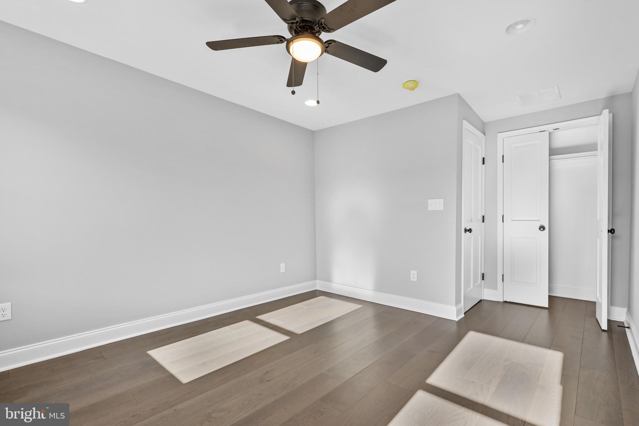 LOCUST POINT - Residential