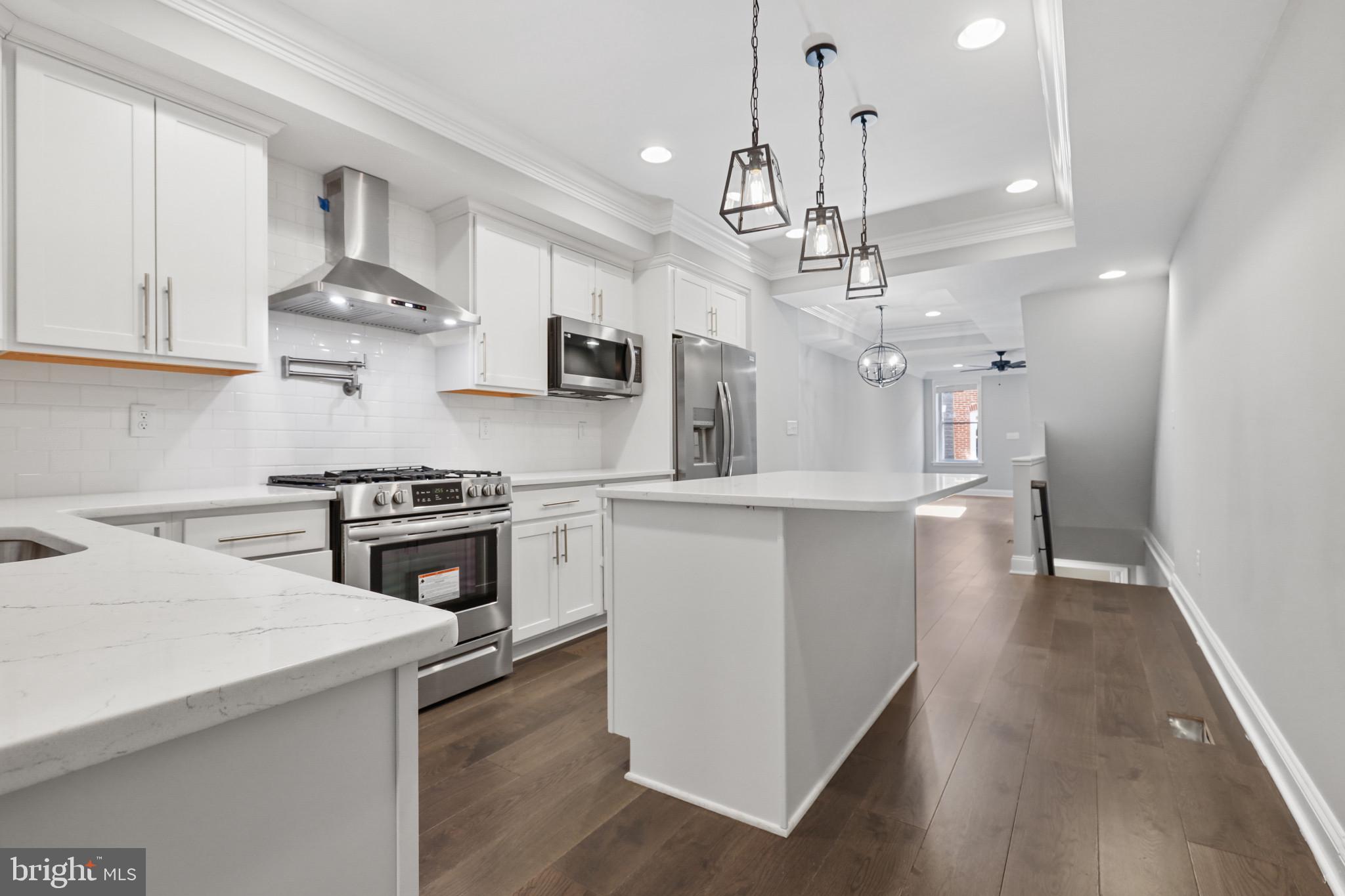 LOCUST POINT - Residential