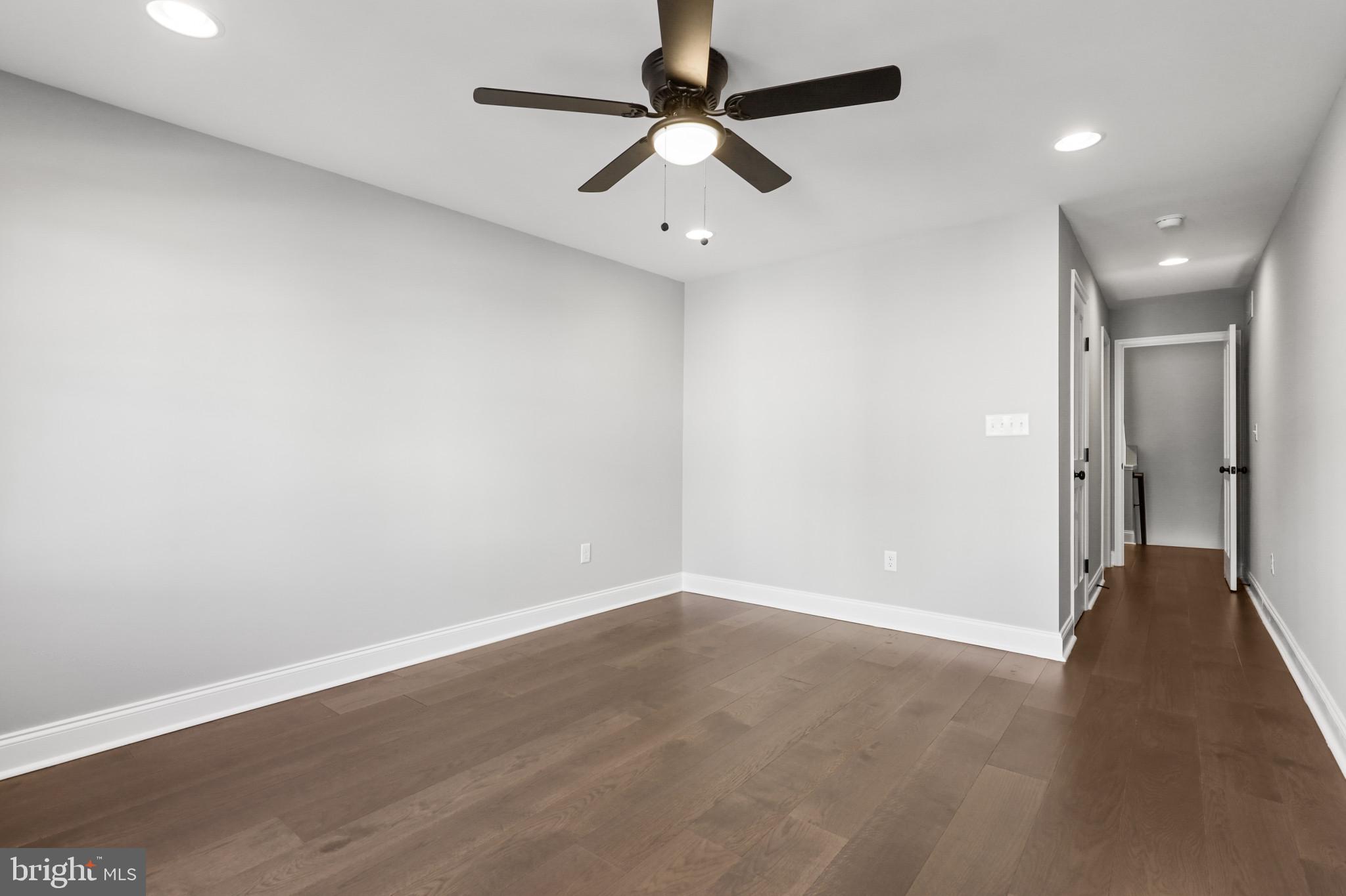 LOCUST POINT - Residential