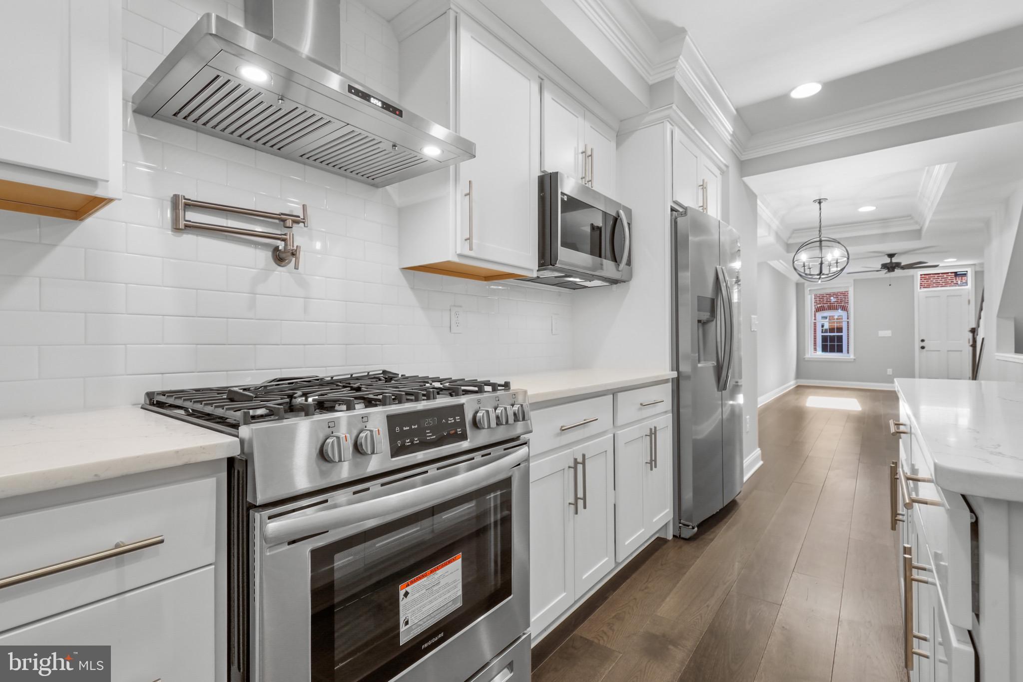 LOCUST POINT - Residential