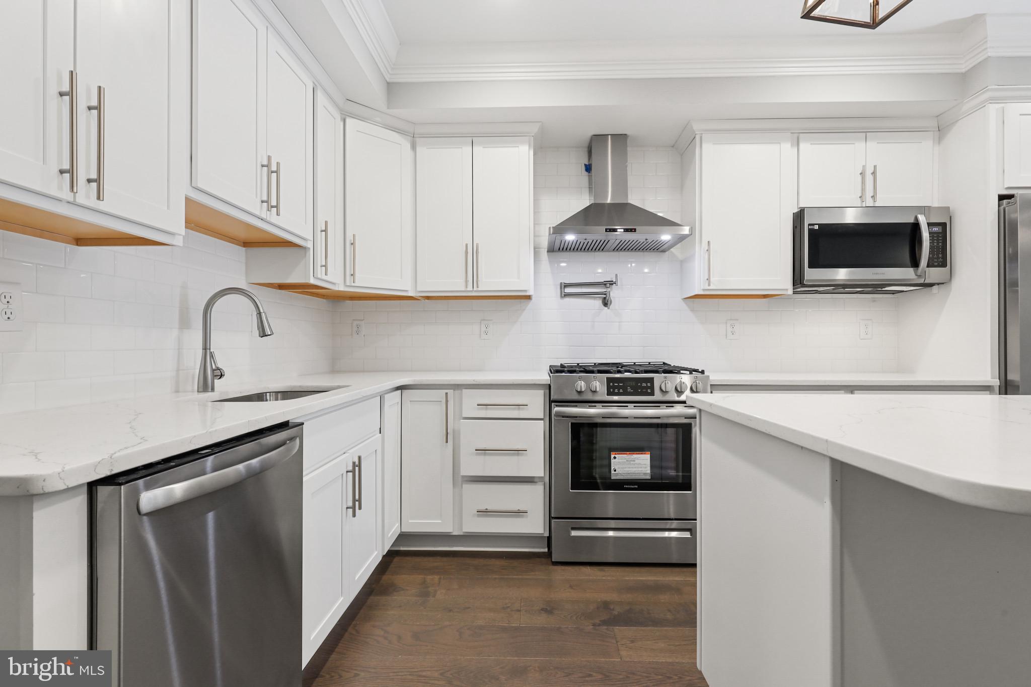 LOCUST POINT - Residential