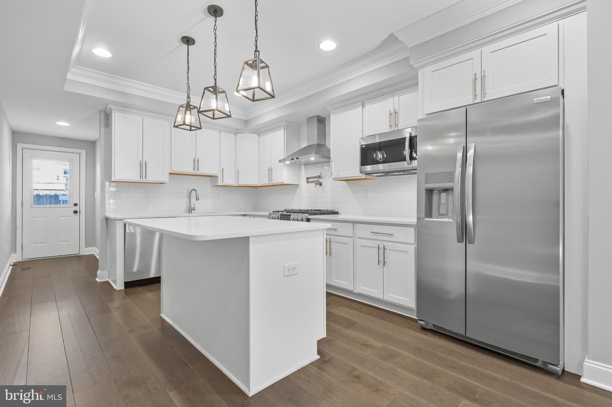 LOCUST POINT - Residential