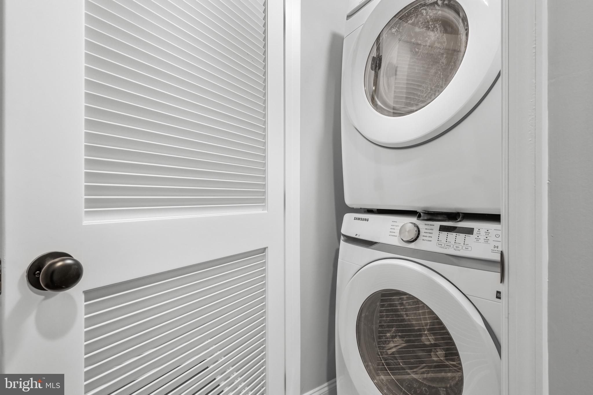 LOCUST POINT - Residential