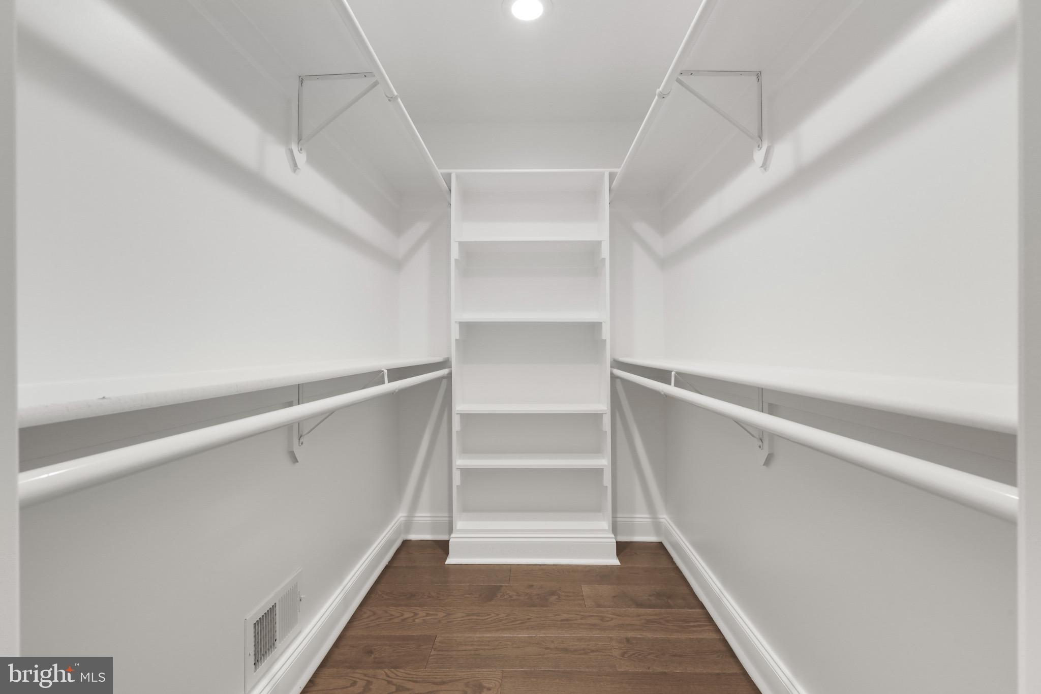 LOCUST POINT - Residential