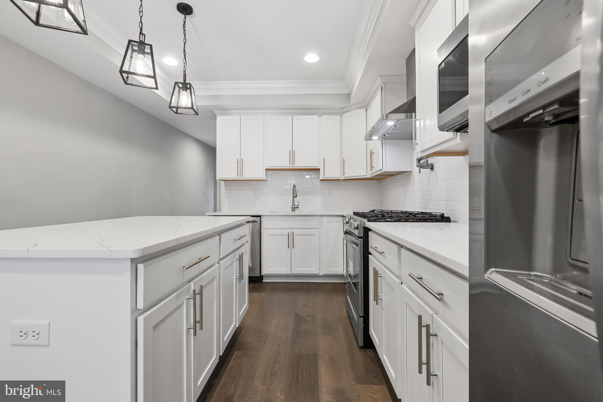 LOCUST POINT - Residential