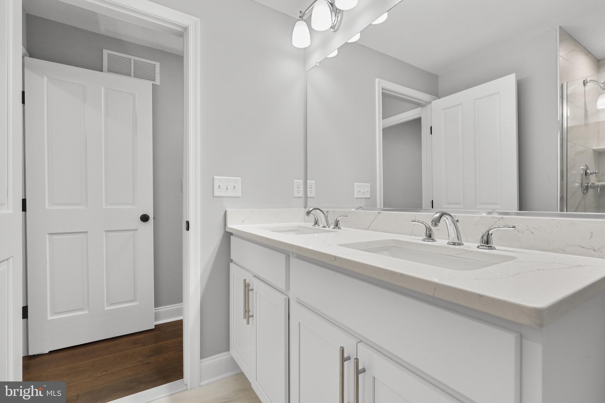 LOCUST POINT - Residential