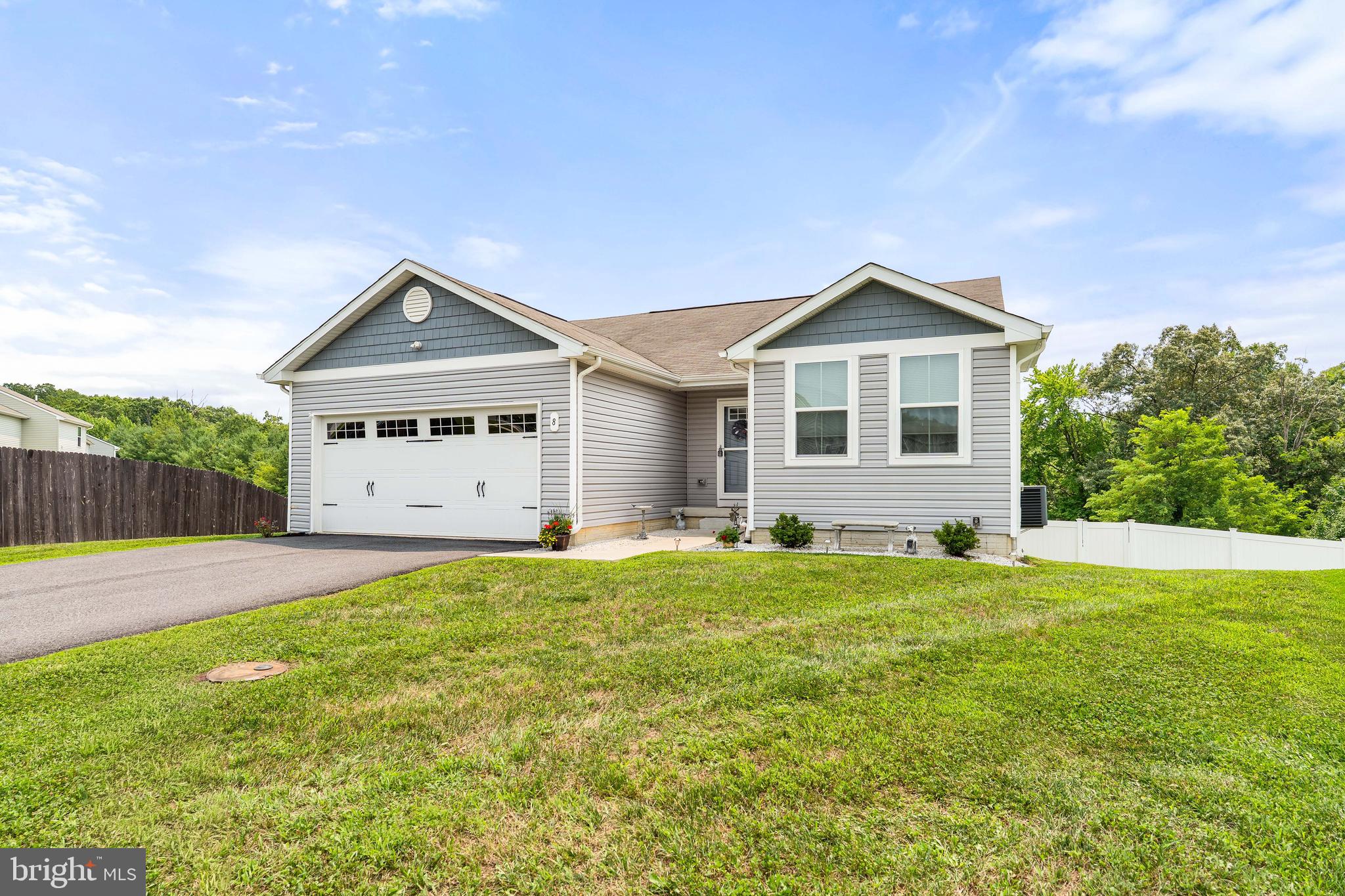 8 CRABAPPLE COURT