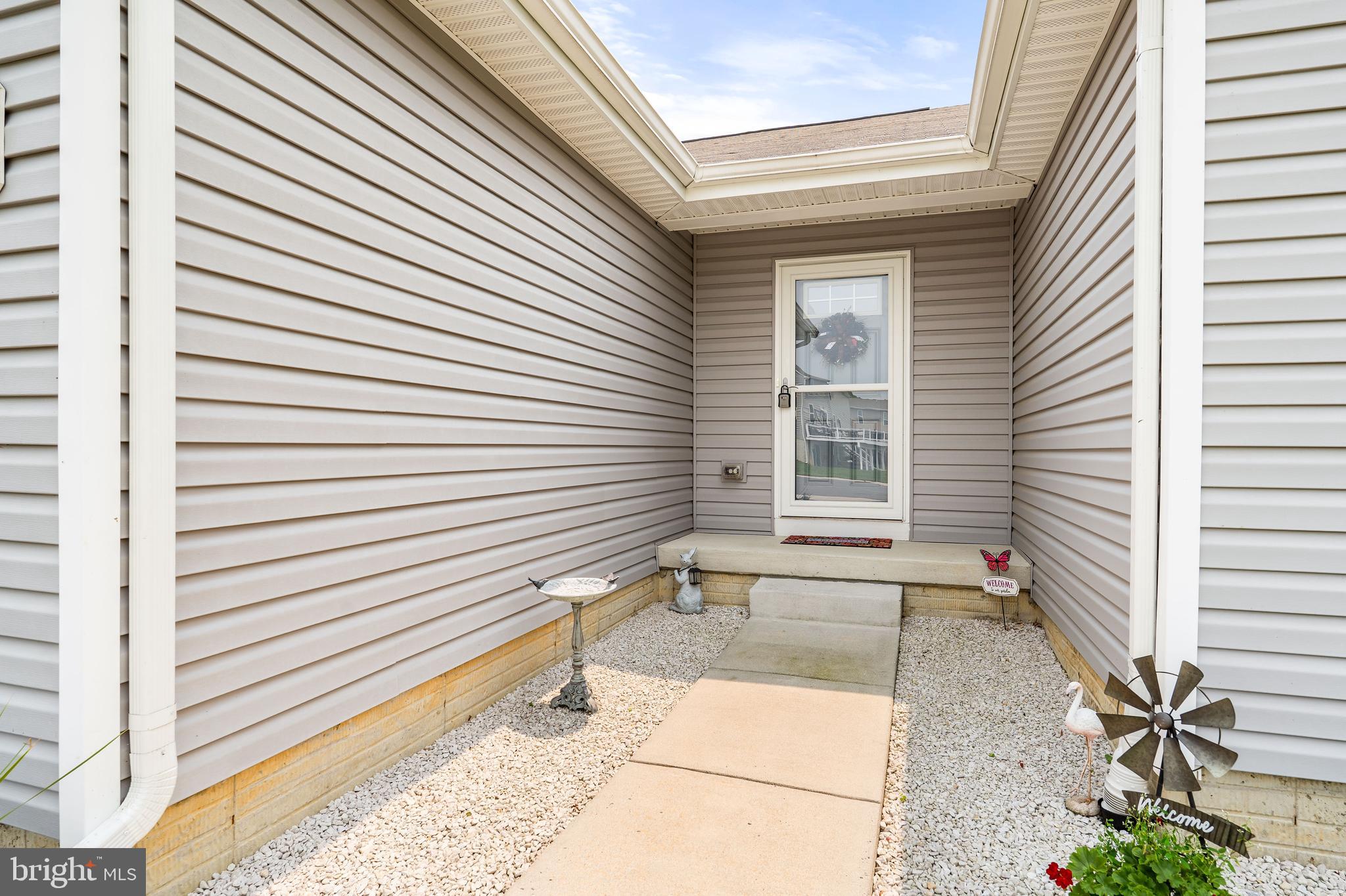 8 CRABAPPLE COURT