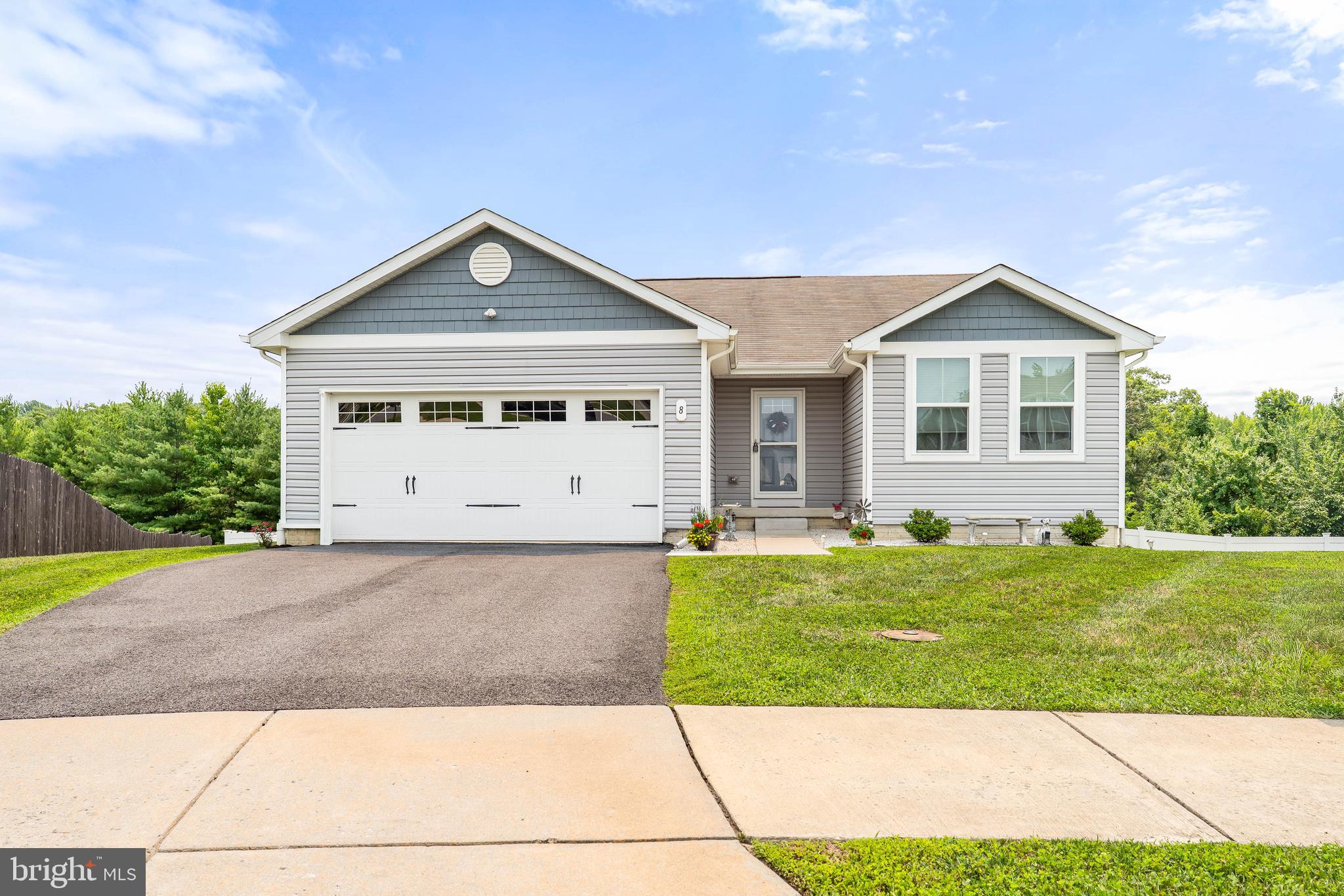 8 CRABAPPLE COURT