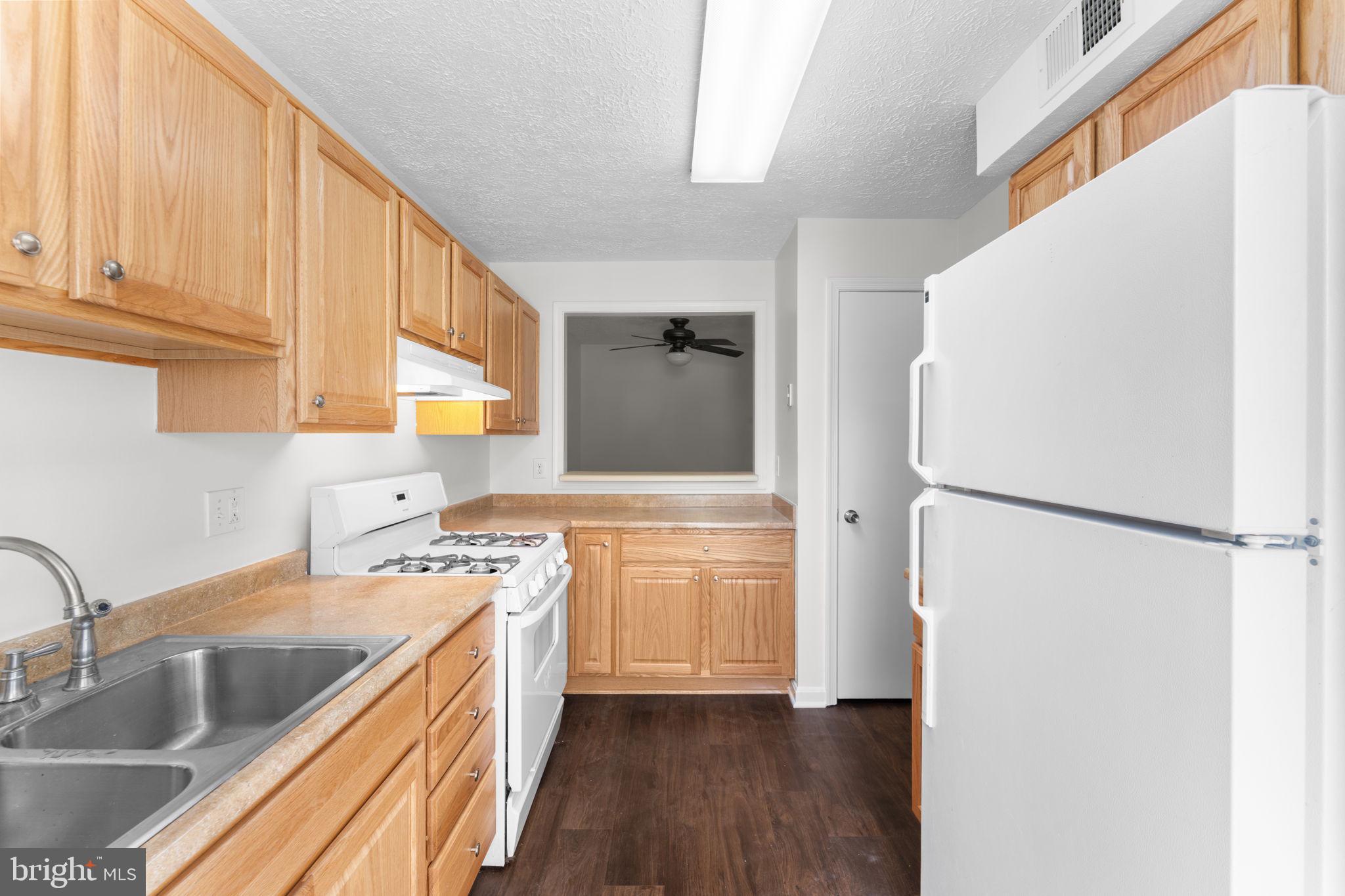 THE OAKTON - Residential