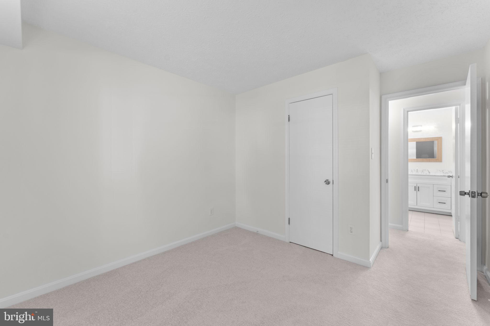 THE OAKTON - Residential