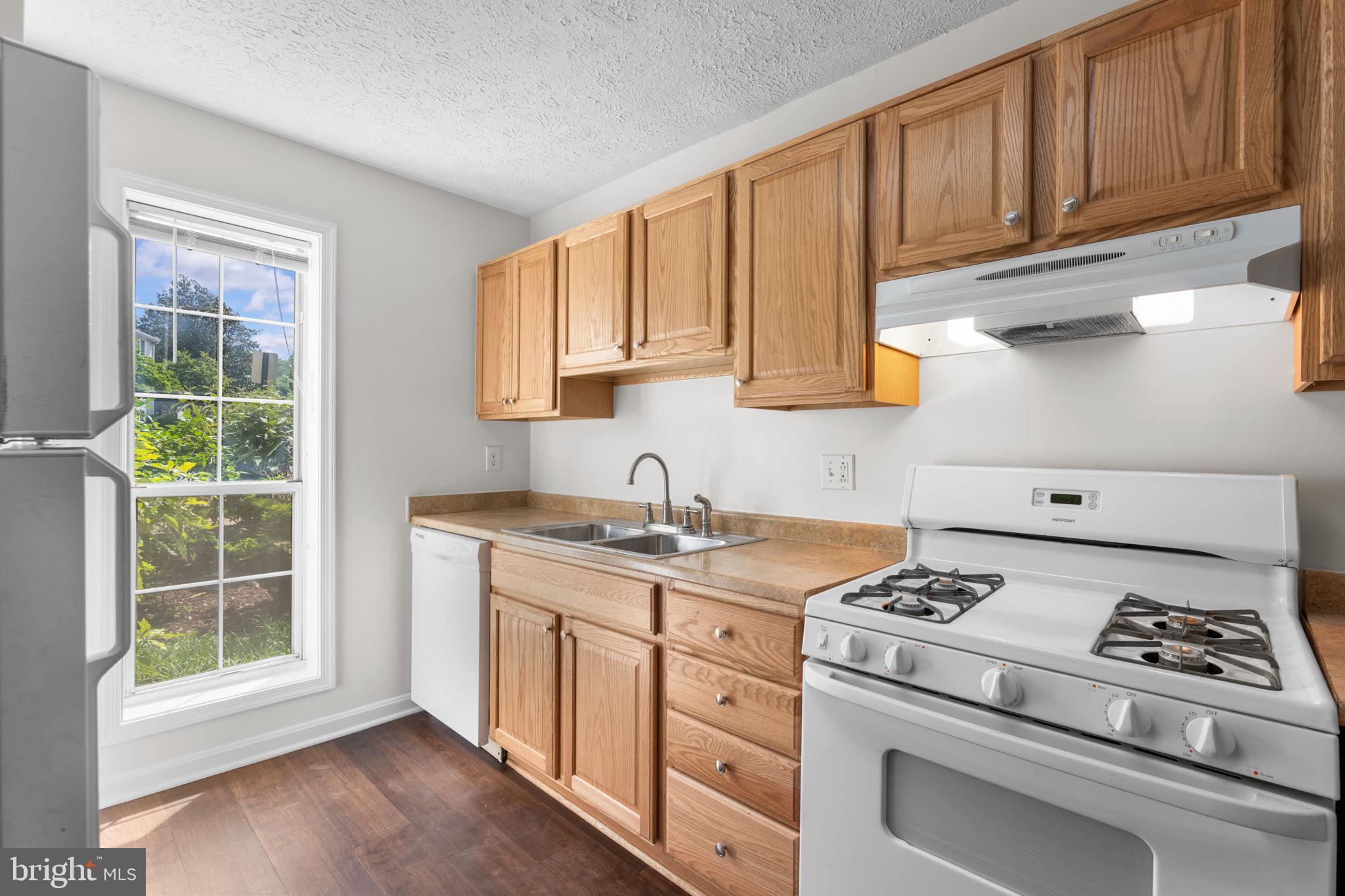 THE OAKTON - Residential