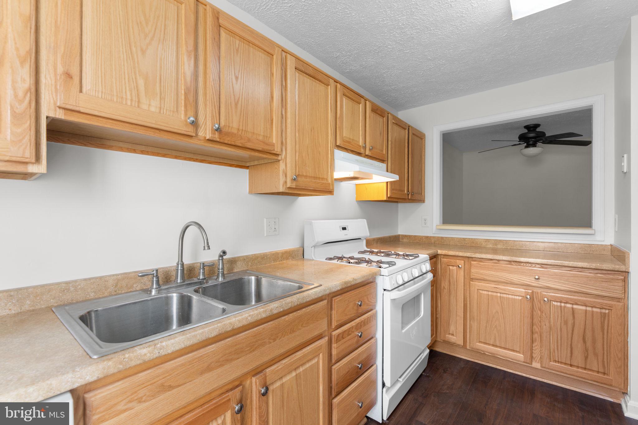 THE OAKTON - Residential