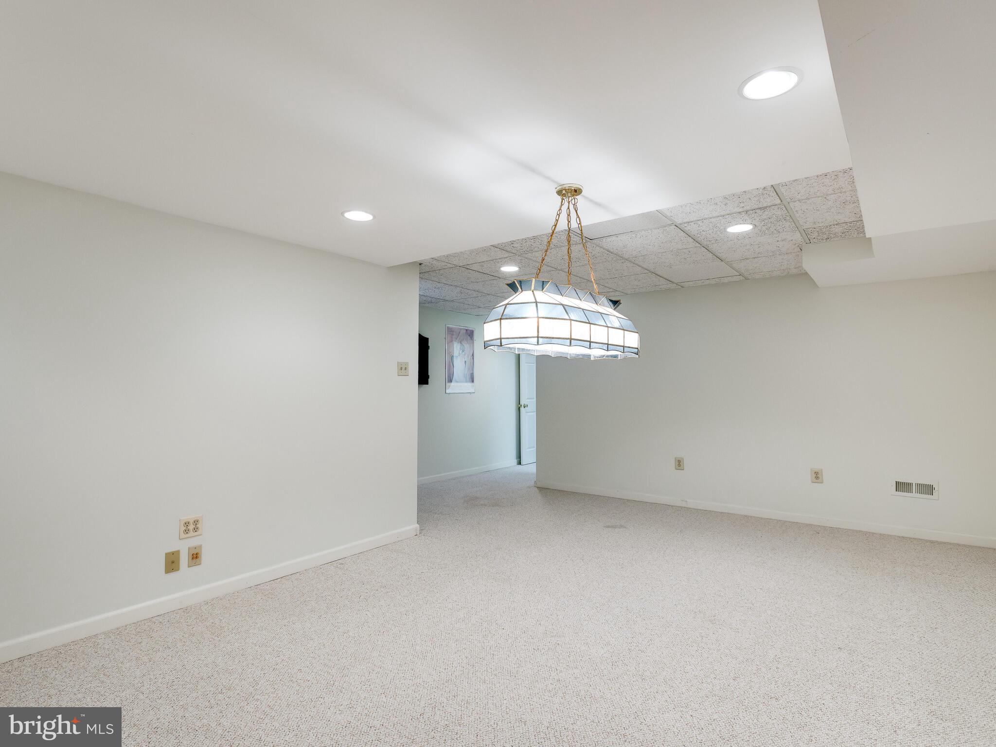 CHARLESTOWN OAKS - Residential