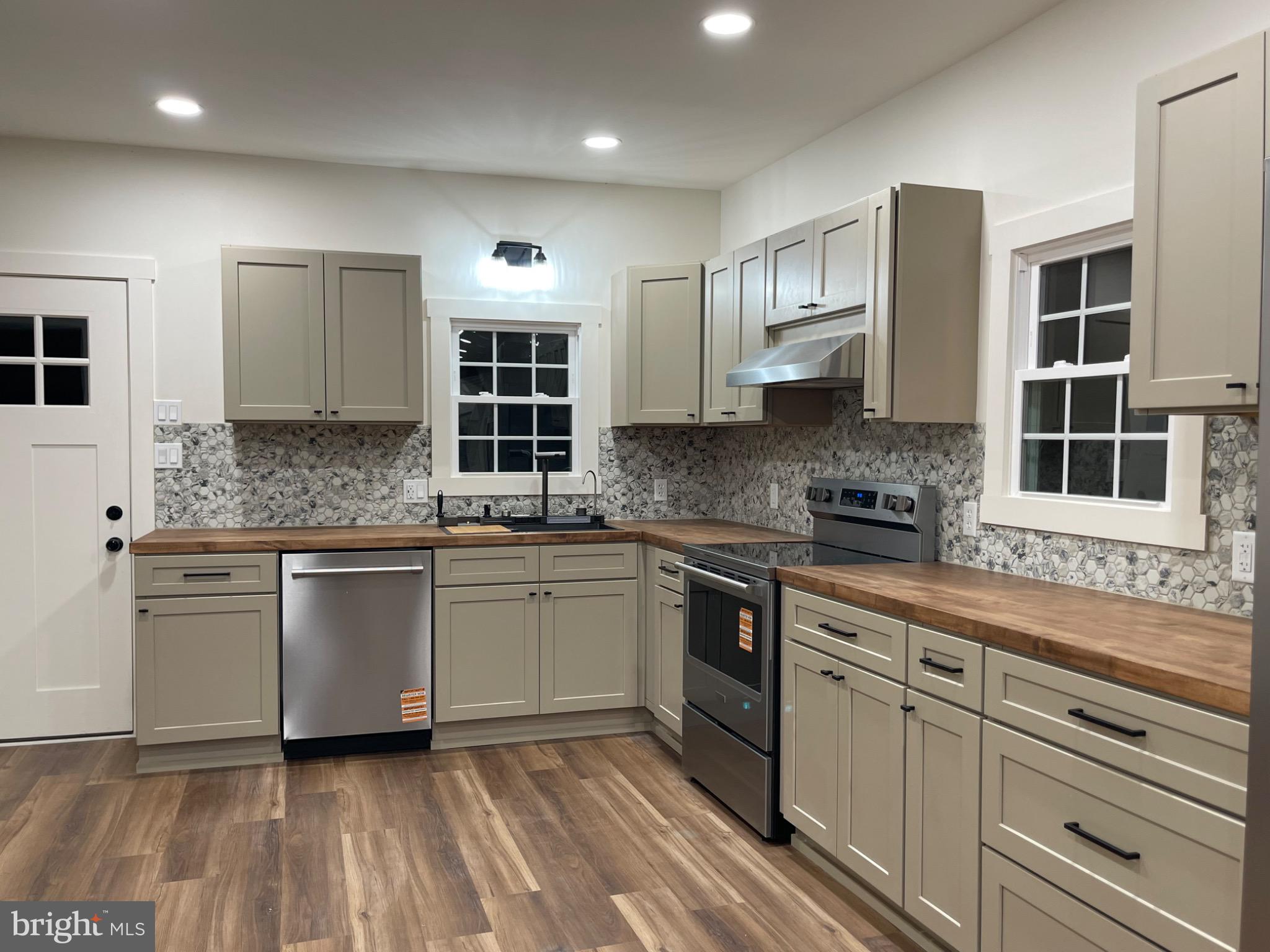 BROWN'S DAM - Residential