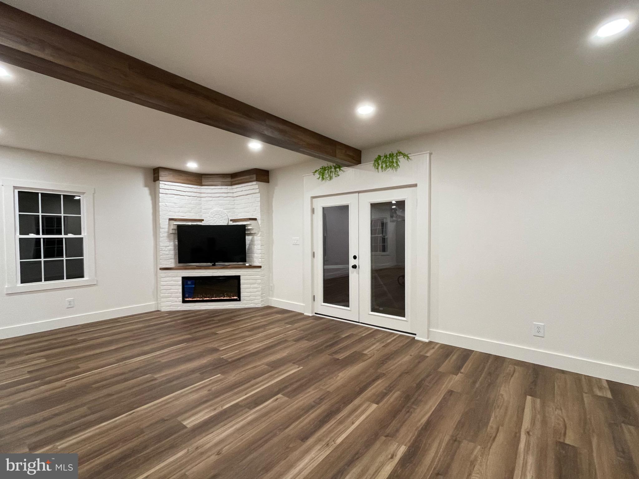 BROWN'S DAM - Residential