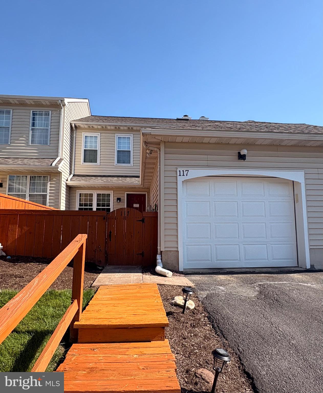 117 TREETOPS DRIVE