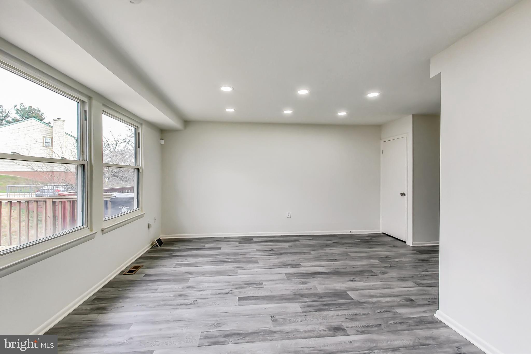 CROMWELL STATION - Residential