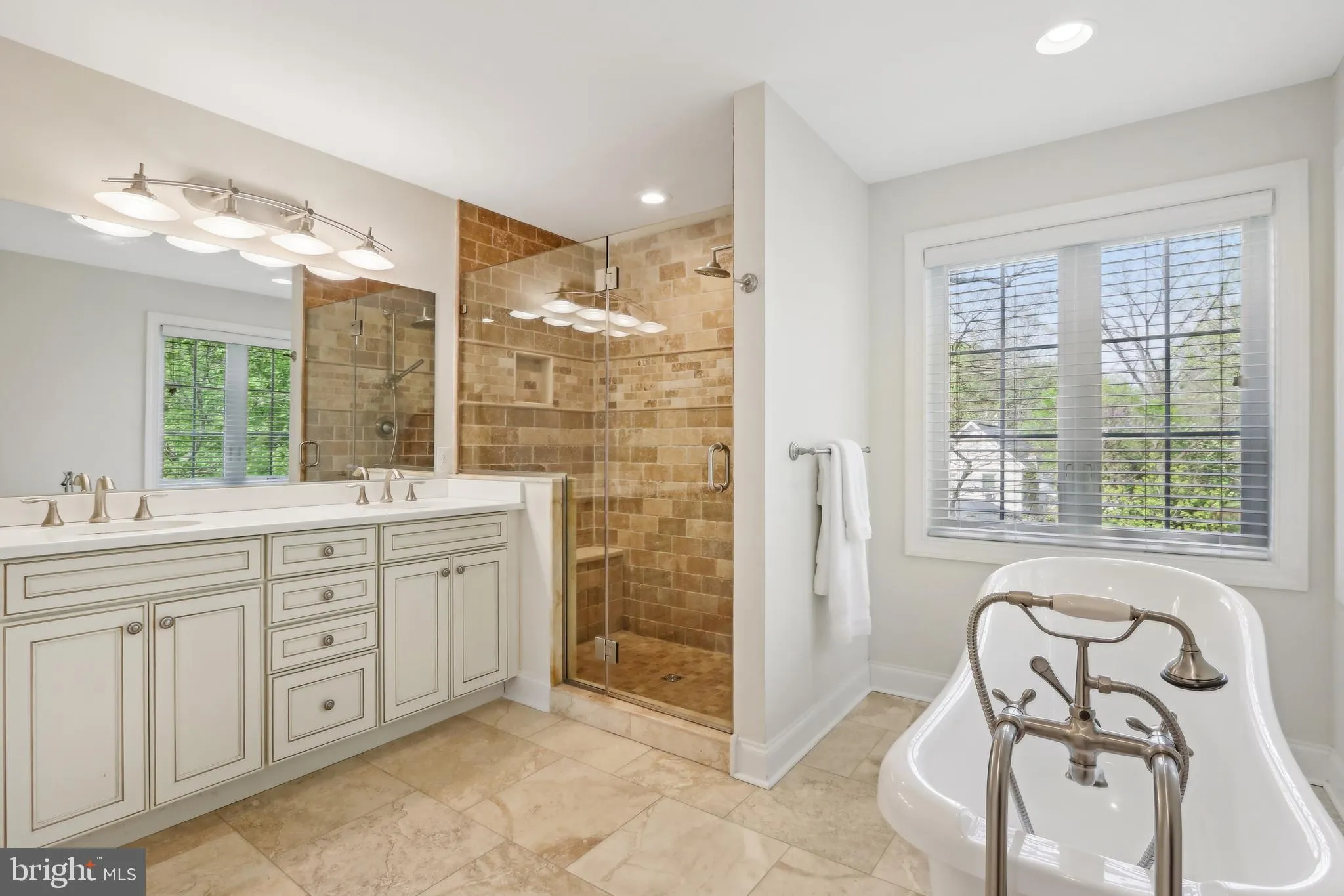 Paoli, Pennsylvania 19301, United States, 4 Bedrooms Bedrooms, ,5 BathroomsBathrooms,Residential,Pending,118517