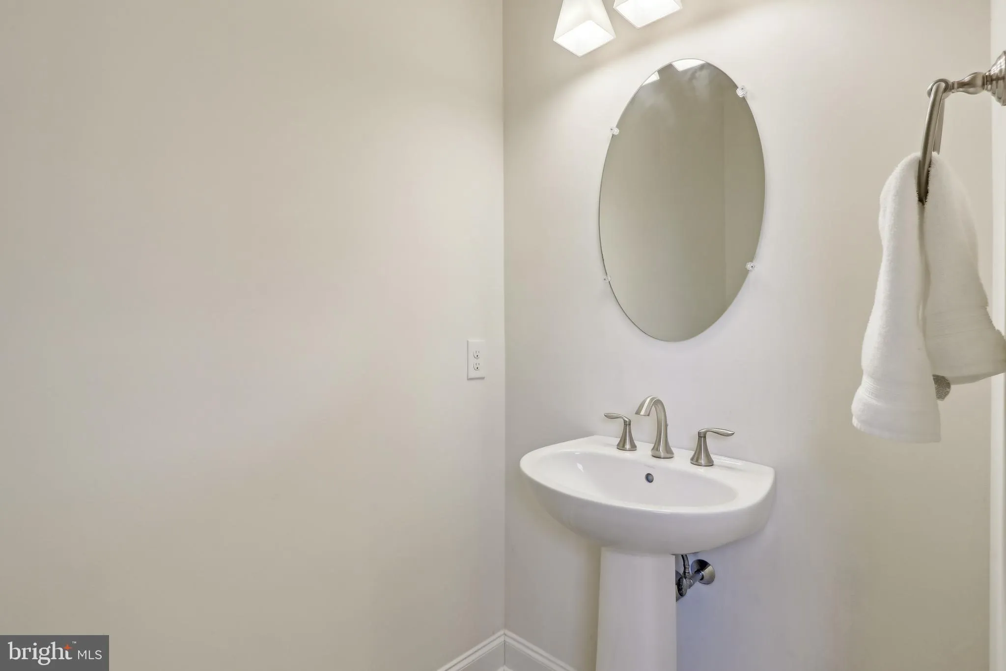 Paoli, Pennsylvania 19301, United States, 4 Bedrooms Bedrooms, ,5 BathroomsBathrooms,Residential,Pending,118517