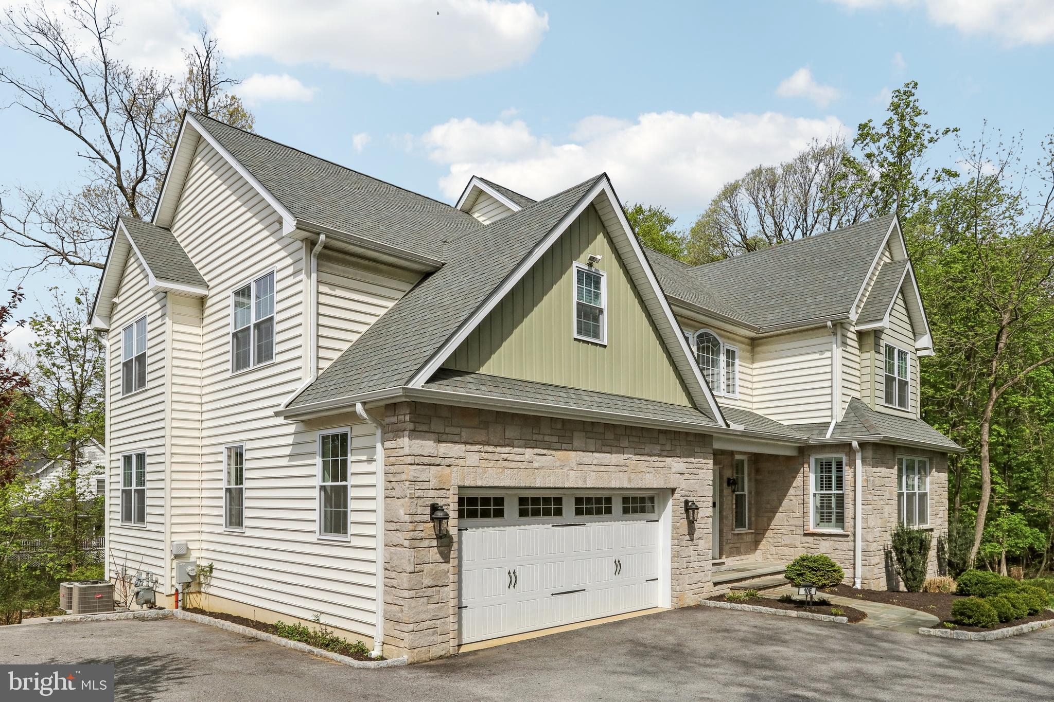 10 E CENTRAL AVENUE