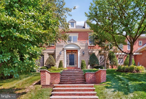 Photo of 7834 Montvale Way, MCLEAN, VA 22102 (MLS # VAFX2334422)