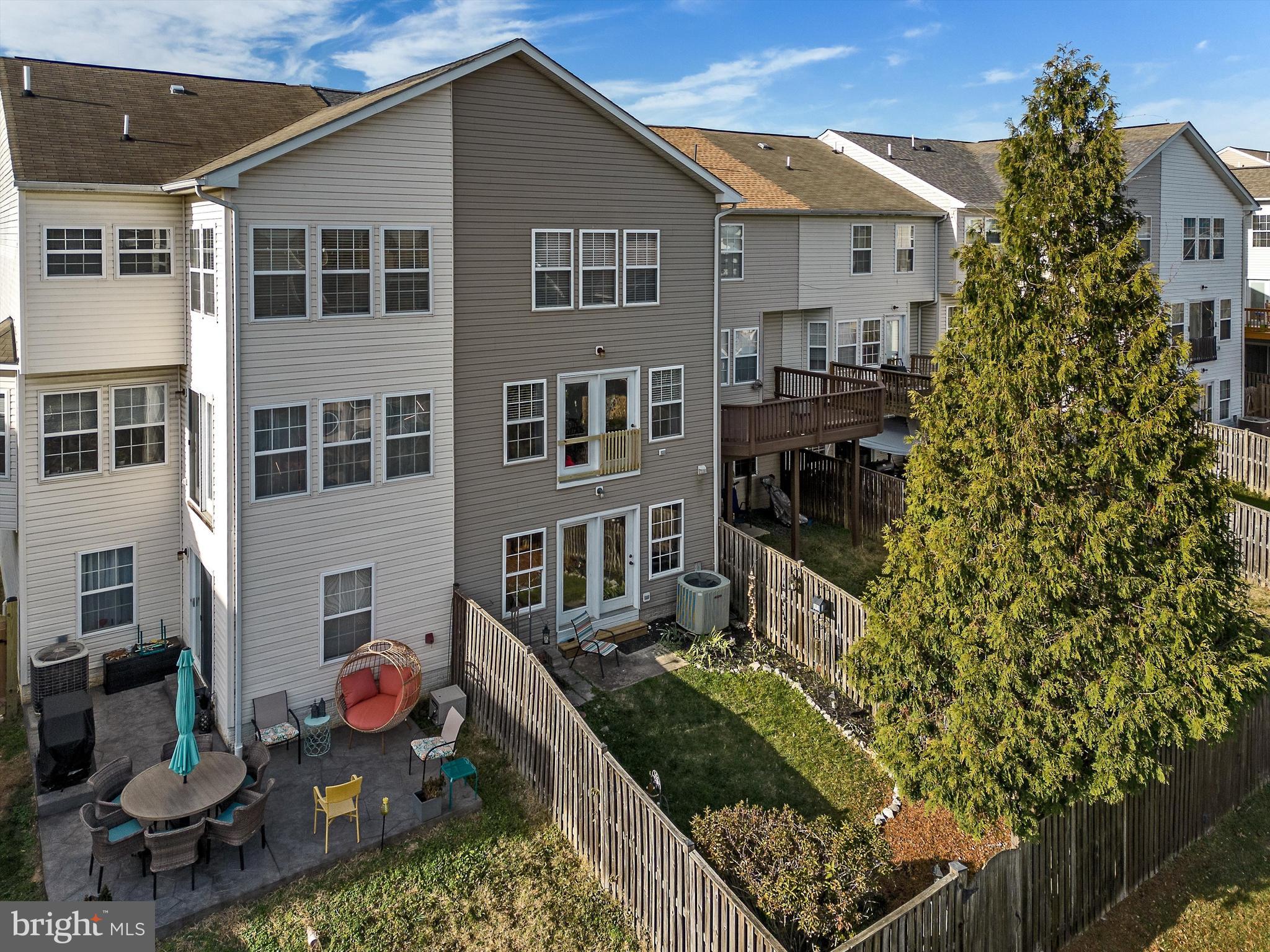 COUNTY GREEN - Residential