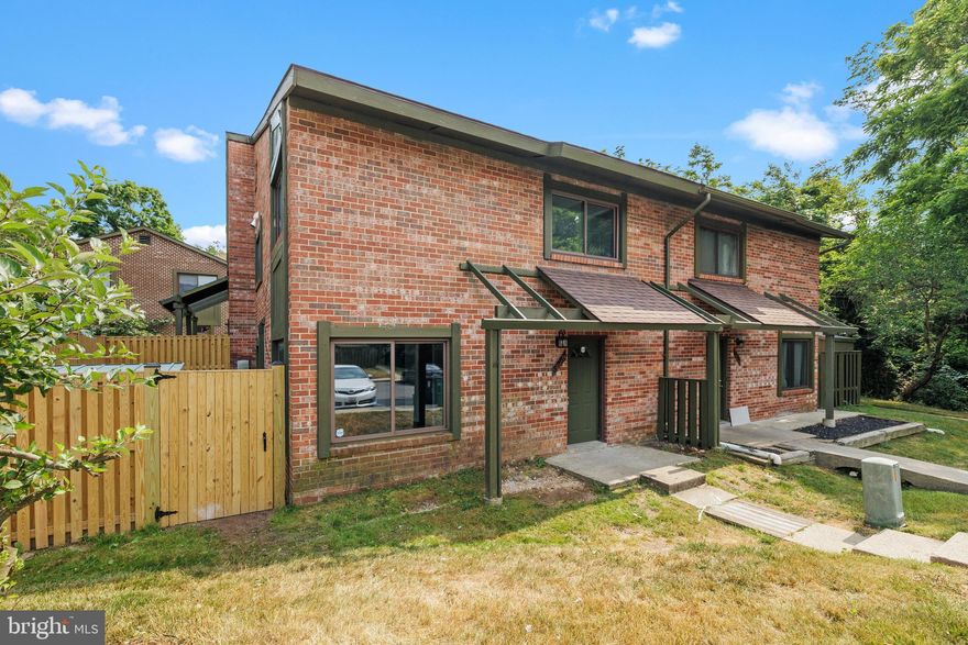 Gorgeous end unit  townhome in Columbia! Renovated kitchen with new cabinets, quartz countertop , new stainless appliances, designer bathroom with new tiles and fixtures, new flooring, freshly painted, newer roof. Open floorplan, fresh air patio off dining room. Close to shopping , dining, walking path and all the amenities you can enjoy in Columbia association.