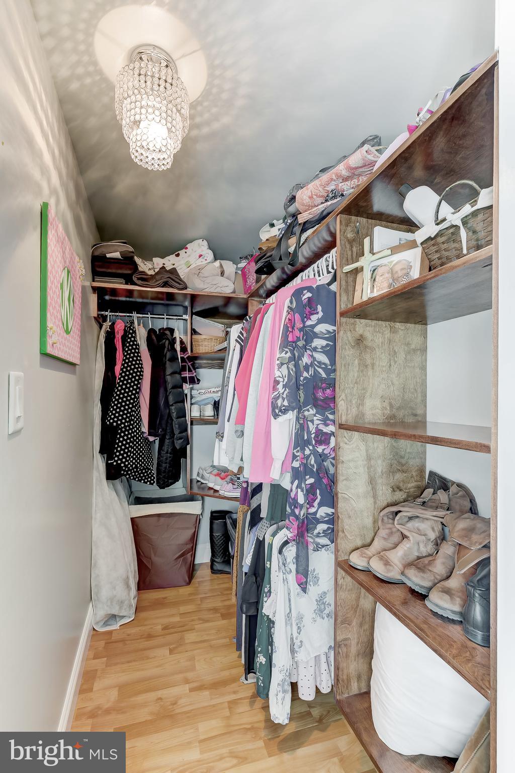 LAUREL VALLEY - Residential